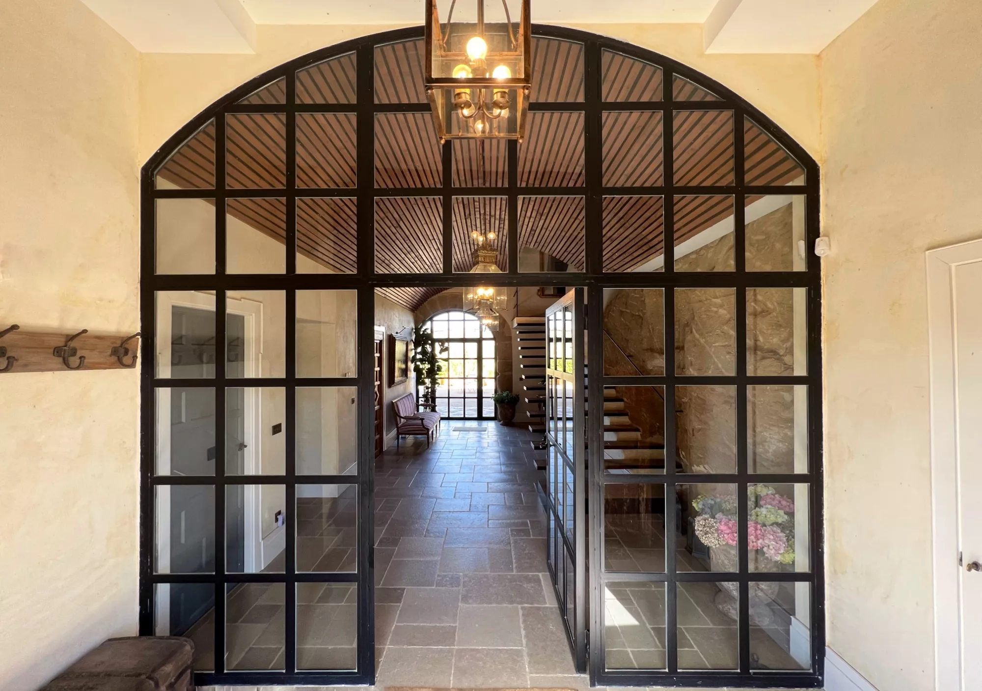 Interior del Castillo de Corvinos.