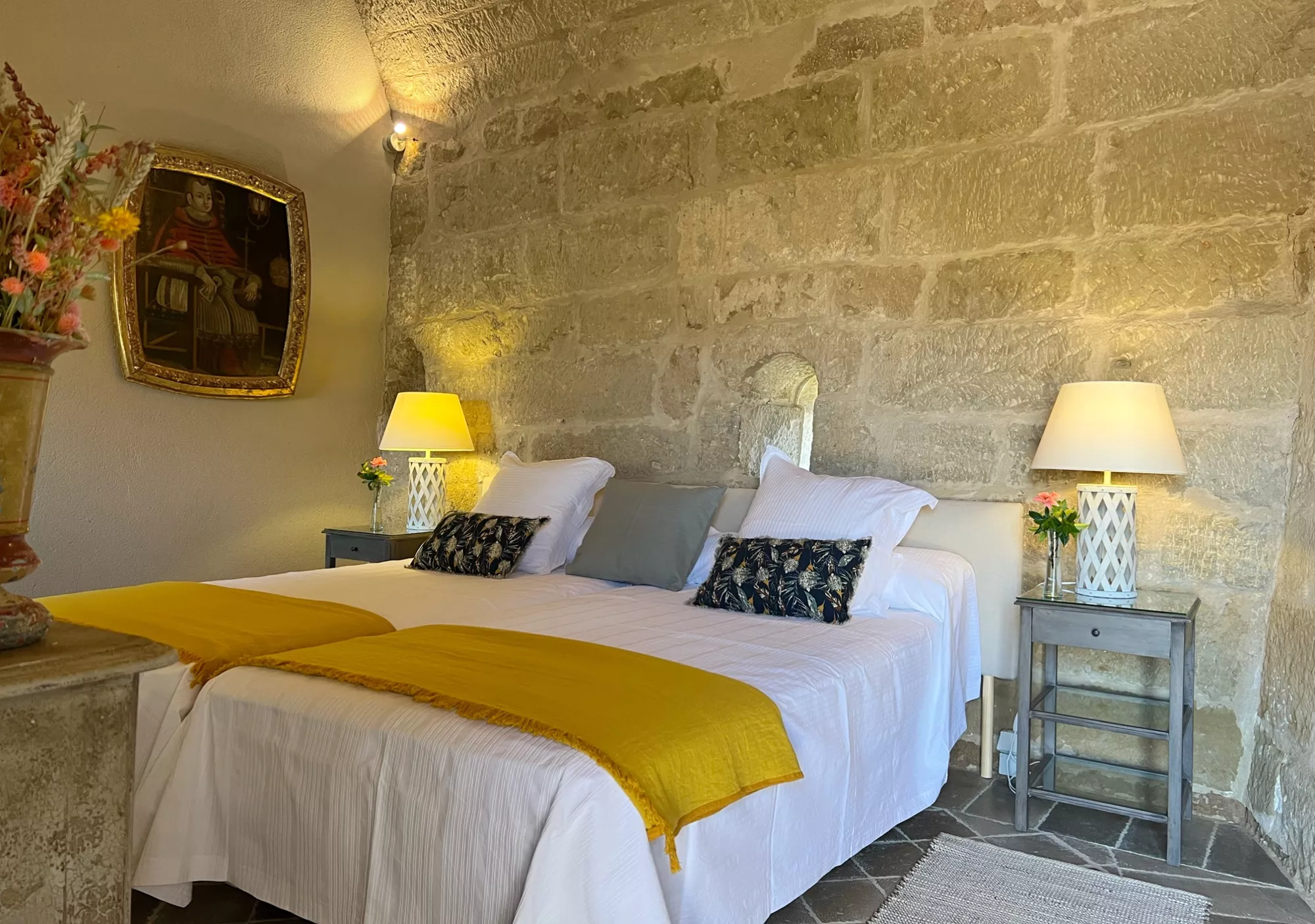 Interior del Castillo de Corvinos.