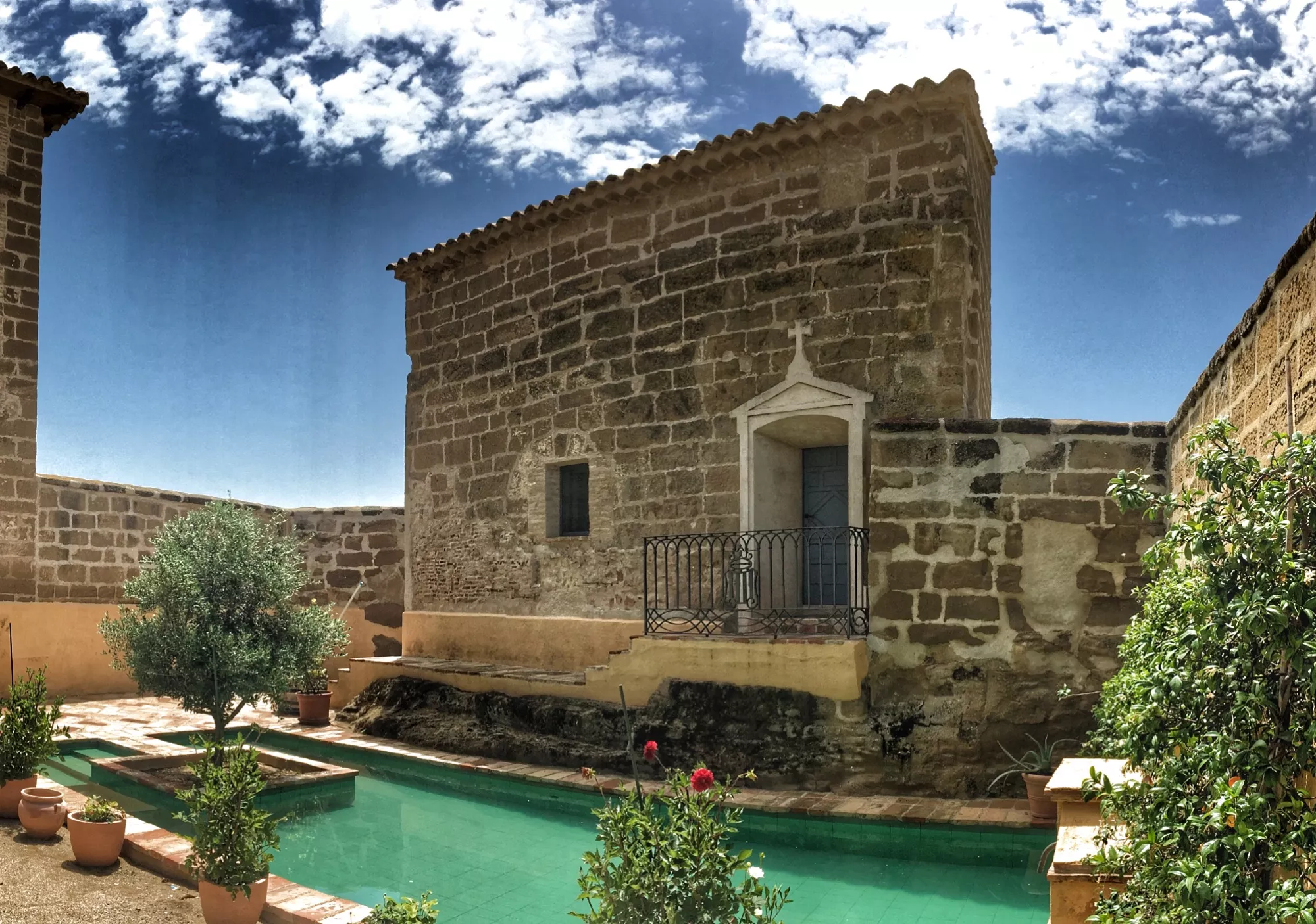 Exterior del Castillo de Corvinos.