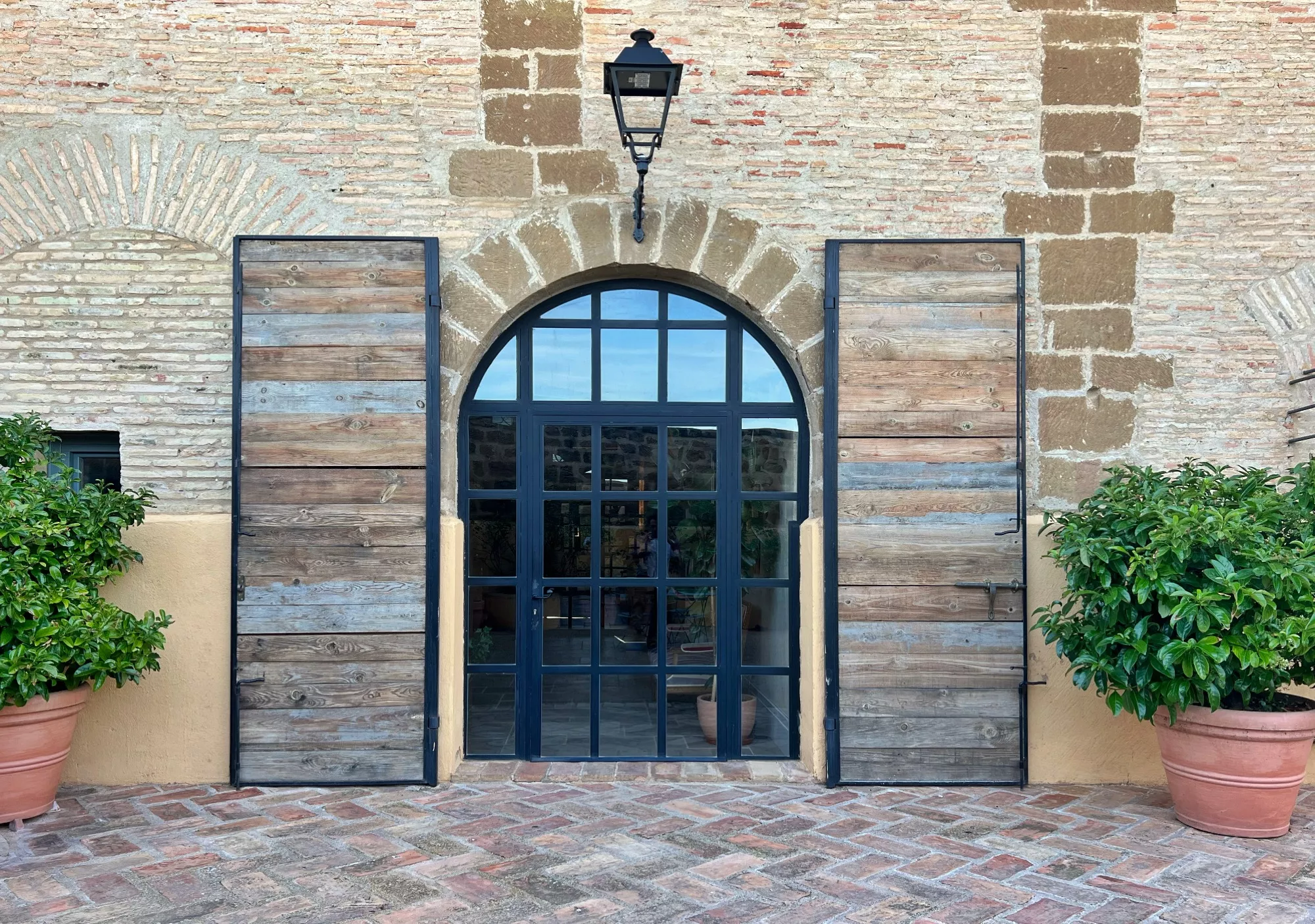 Exterior del Castillo de Corvinos.