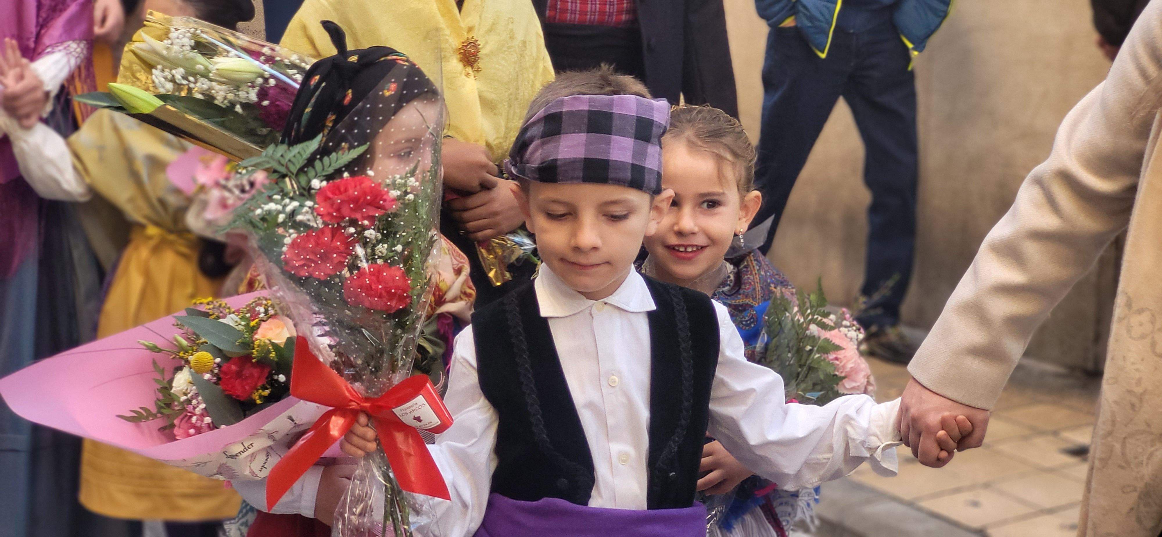 Ofrenda de flores y frutos del barrio de Santo Domingo y San Martín. Foto Myriam Martínez 