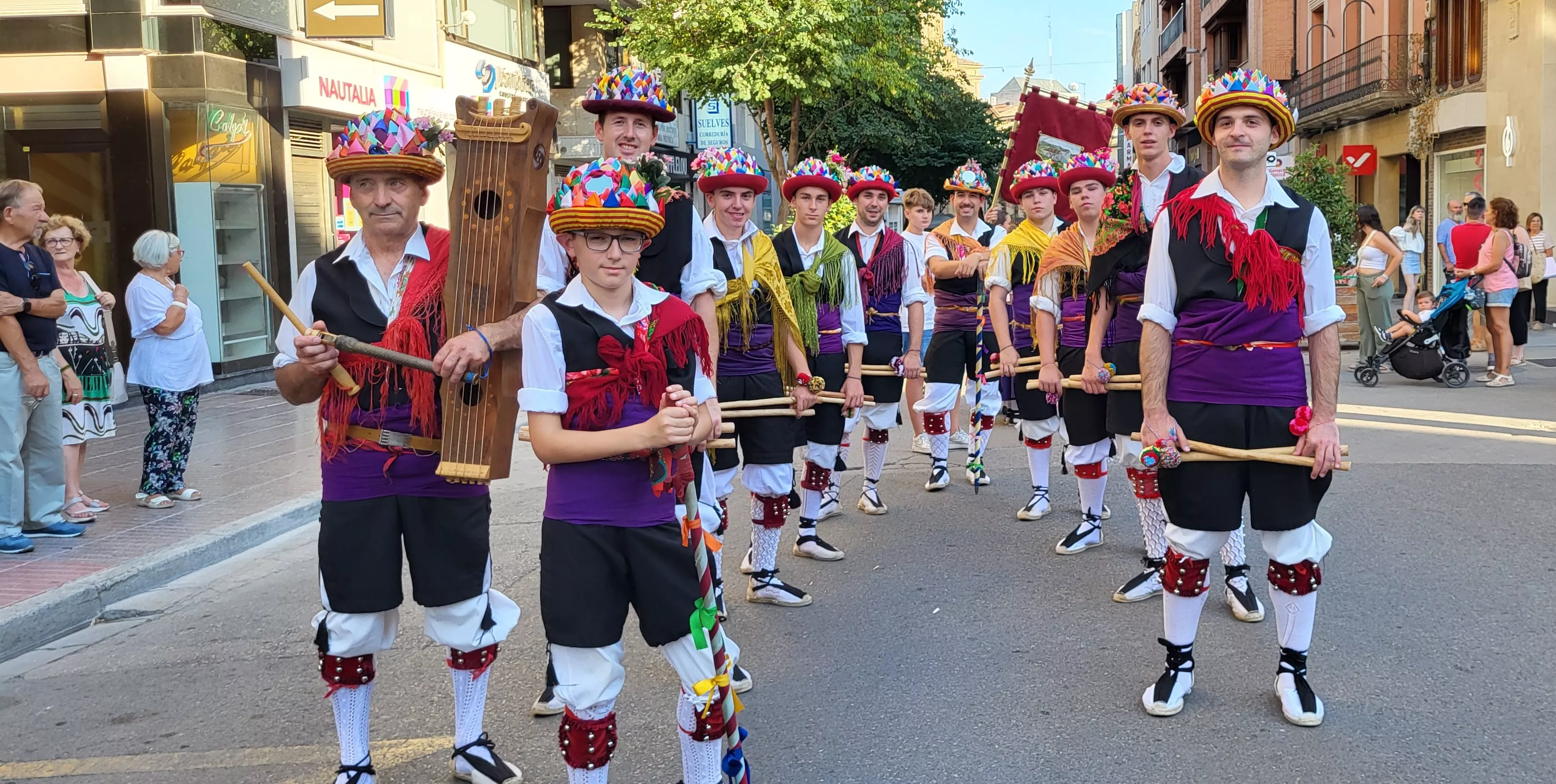 24º Festival Castillo de Montearagón: Pasacalles por el centro de Huesca. Foto Mercedes Manterola