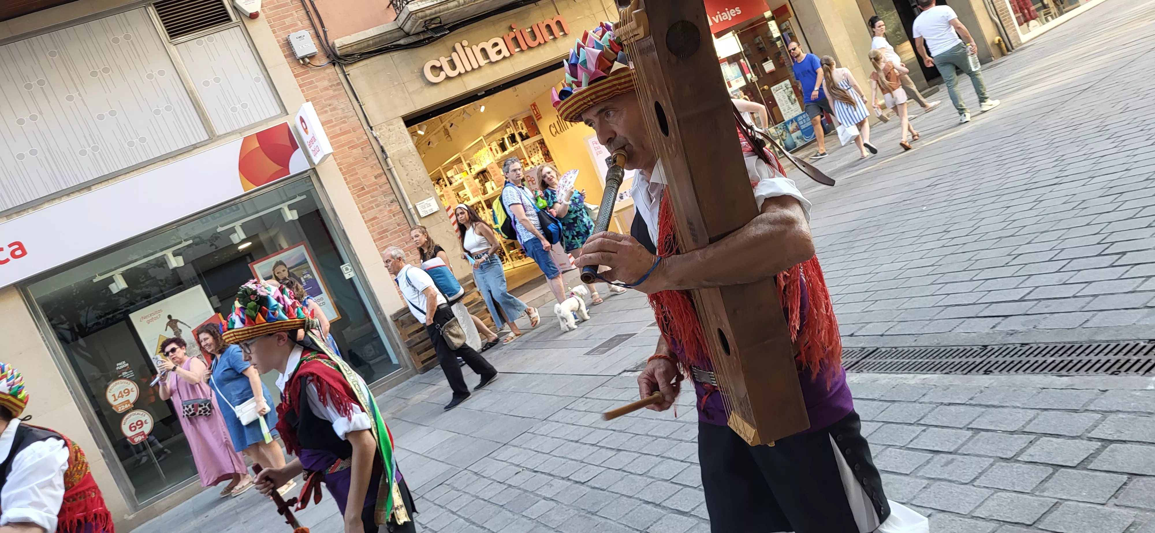24º Festival Castillo de Montearagón: Pasacalles por el centro de Huesca. Foto Mercedes Manterola