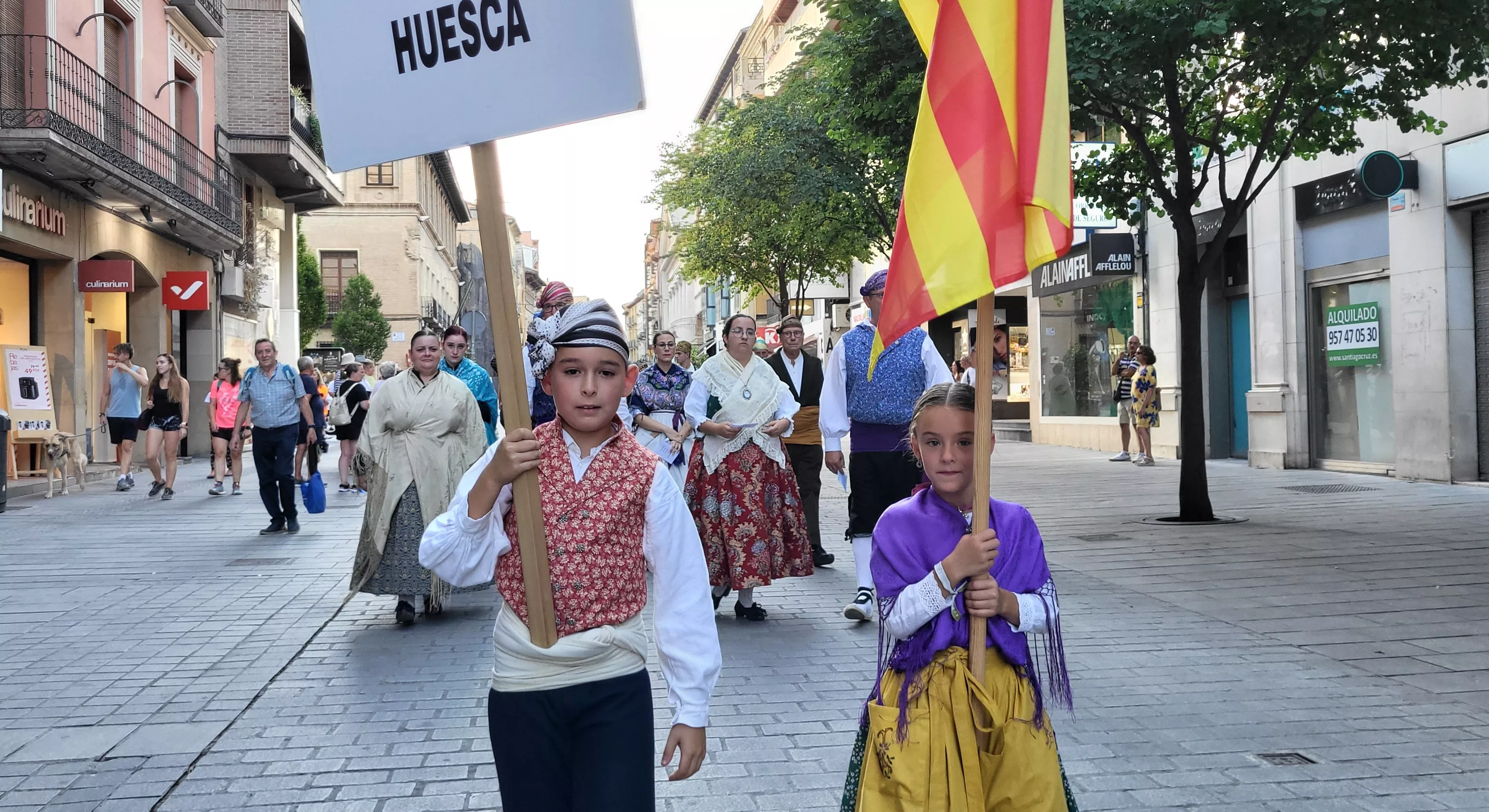 24º Festival Castillo de Montearagón: Pasacalles por el centro de Huesca. Foto Mercedes Manterola