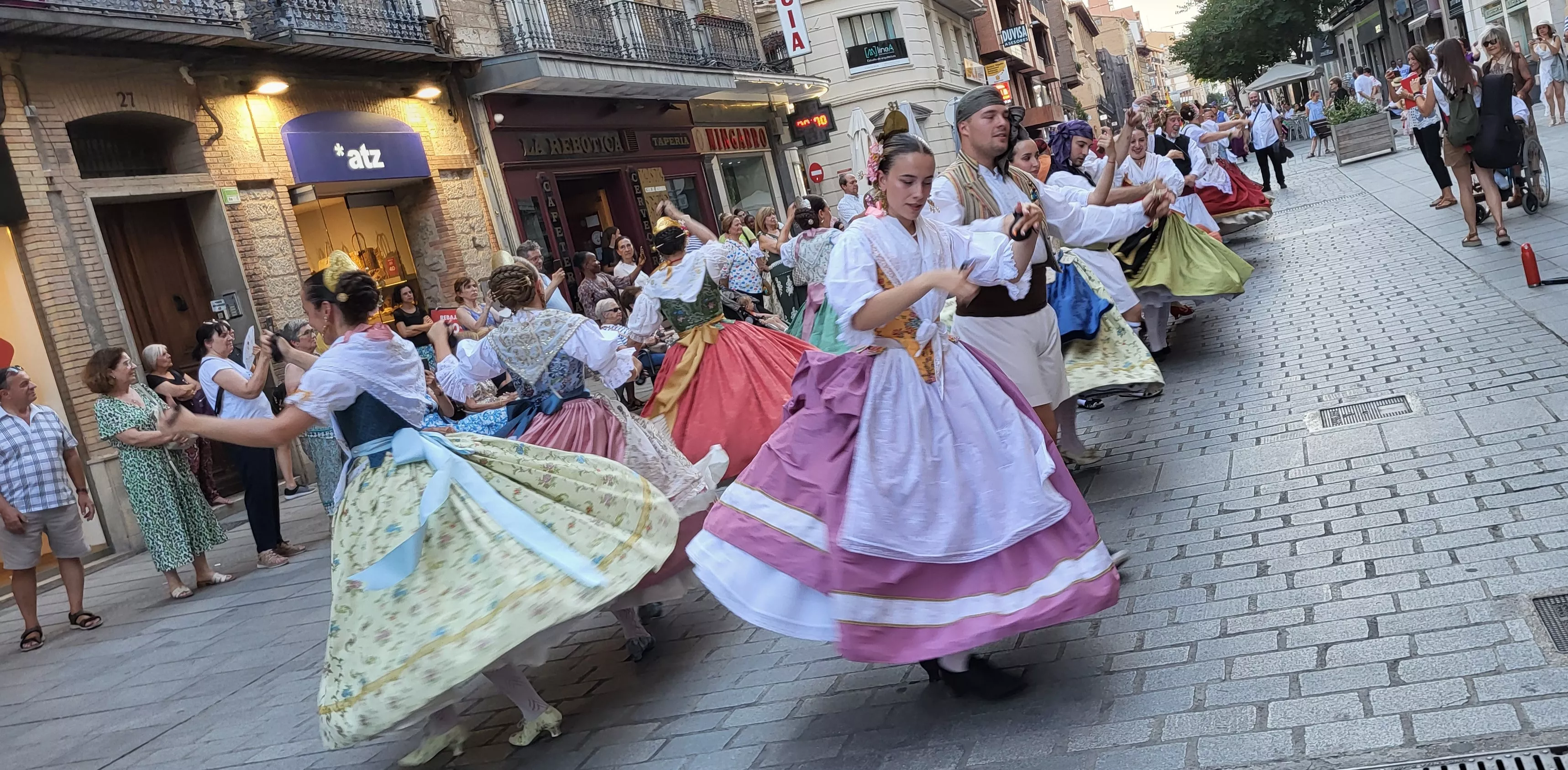24º Festival Castillo de Montearagón: Pasacalles por el centro de Huesca. Foto Mercedes Manterola