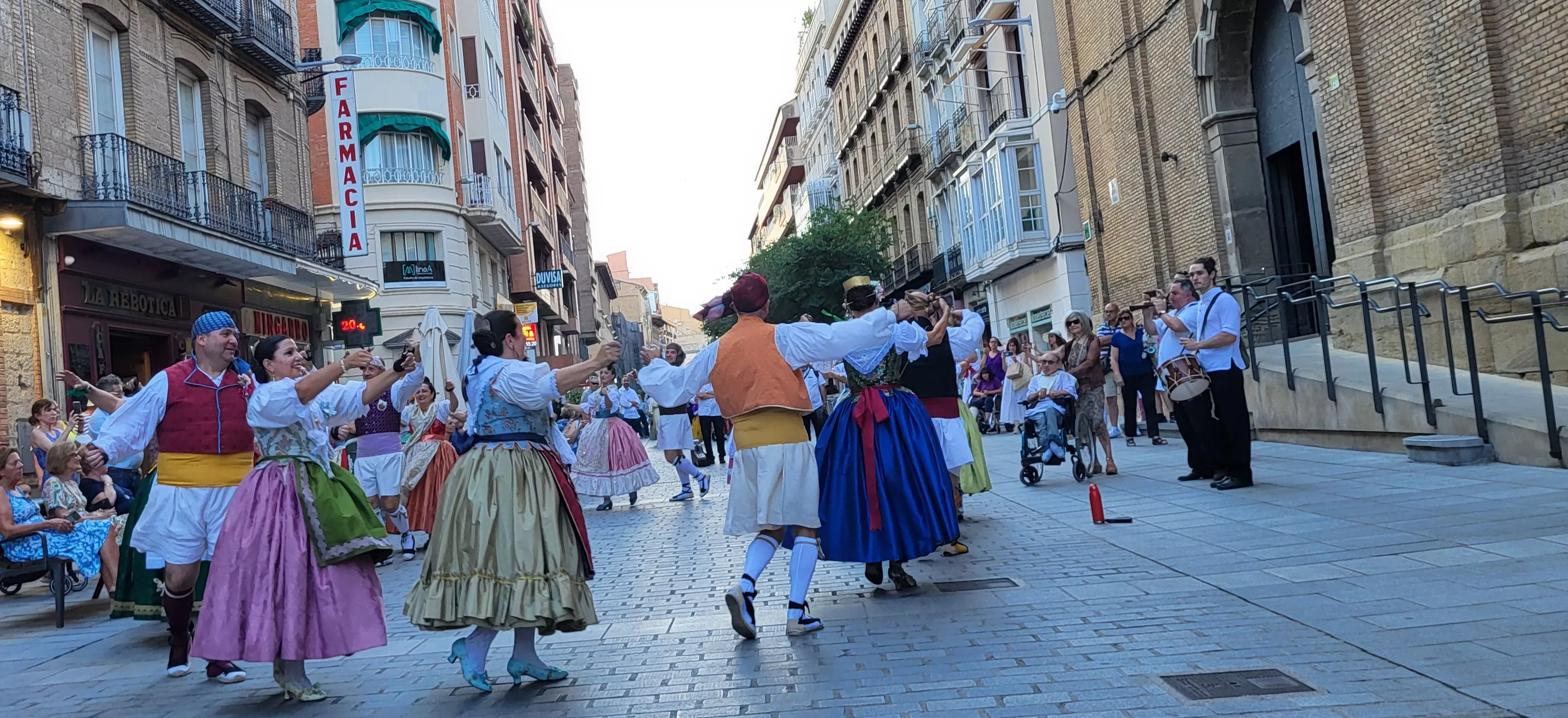 24º Festival Castillo de Montearagón: Pasacalles por el centro de Huesca. Foto Mercedes Manterola