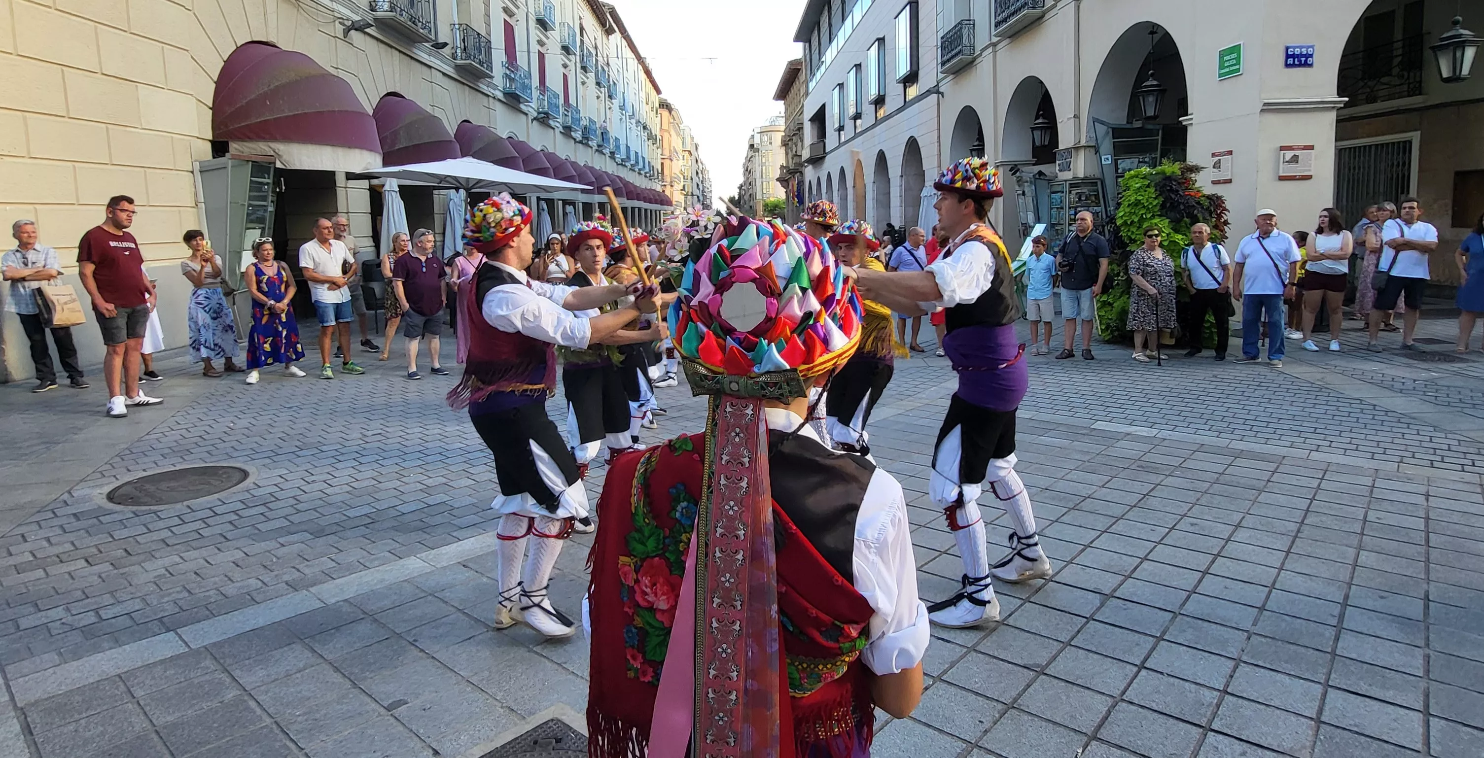 24º Festival Castillo de Montearagón: Pasacalles por el centro de Huesca. Foto Mercedes Manterola