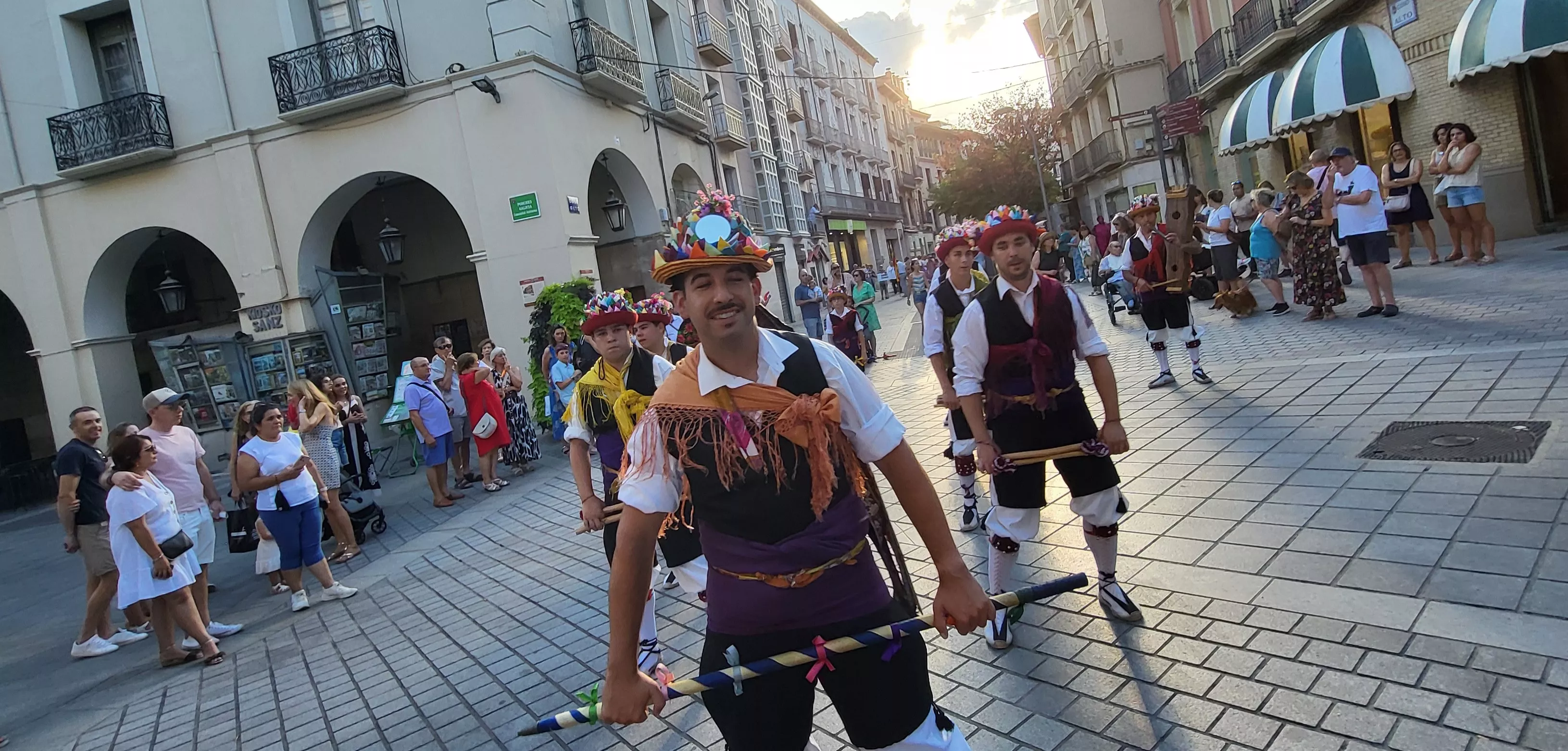 24º Festival Castillo de Montearagón: Pasacalles por el centro de Huesca. Foto Mercedes Manterola