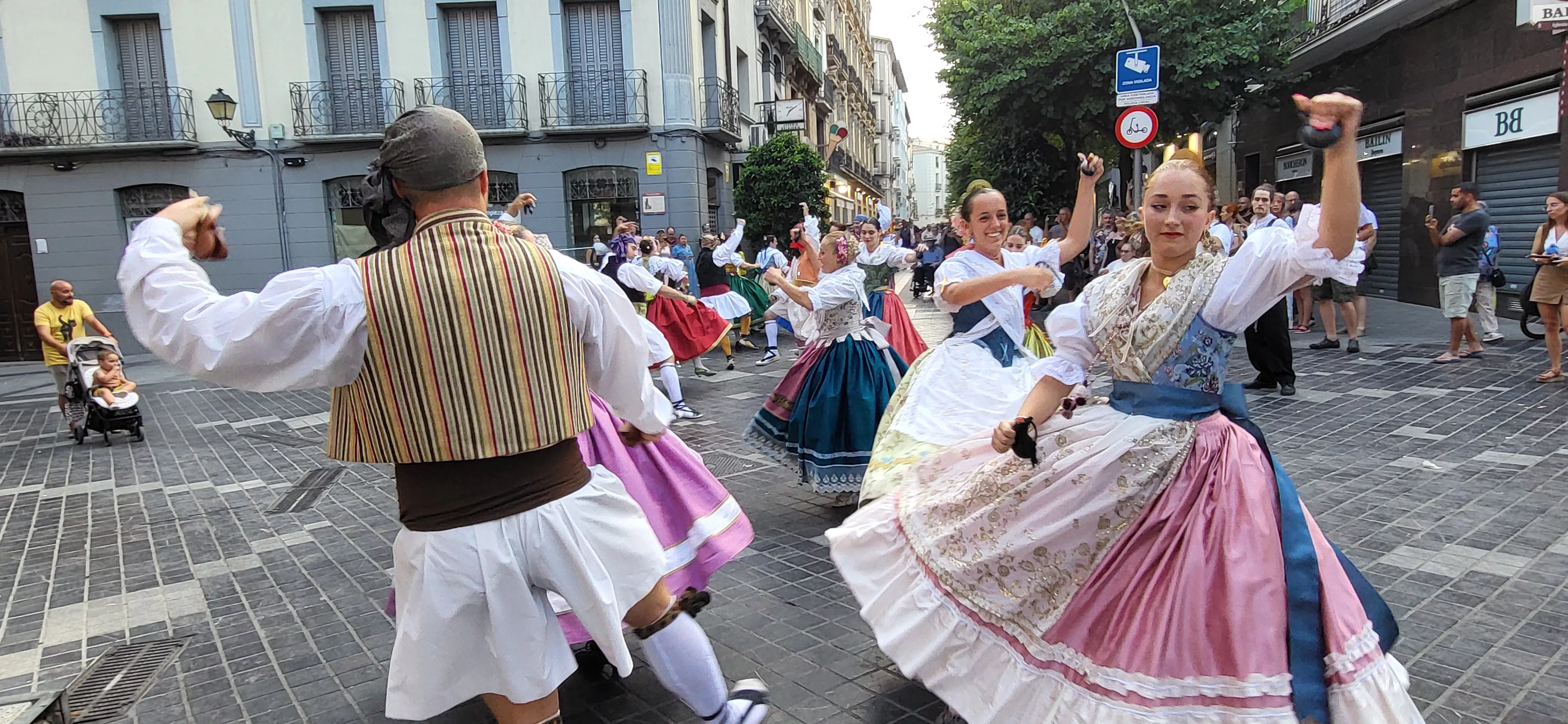 24º Festival Castillo de Montearagón: Pasacalles por el centro de Huesca. Foto Mercedes Manterola
