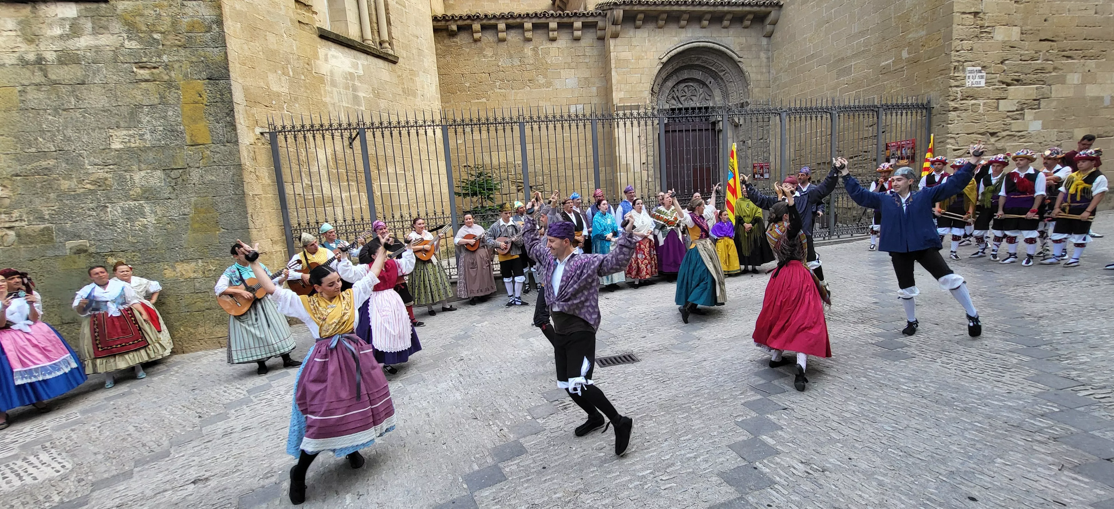 24º Festival Castillo de Montearagón: Pasacalles por el centro de Huesca. Foto Mercedes Manterola