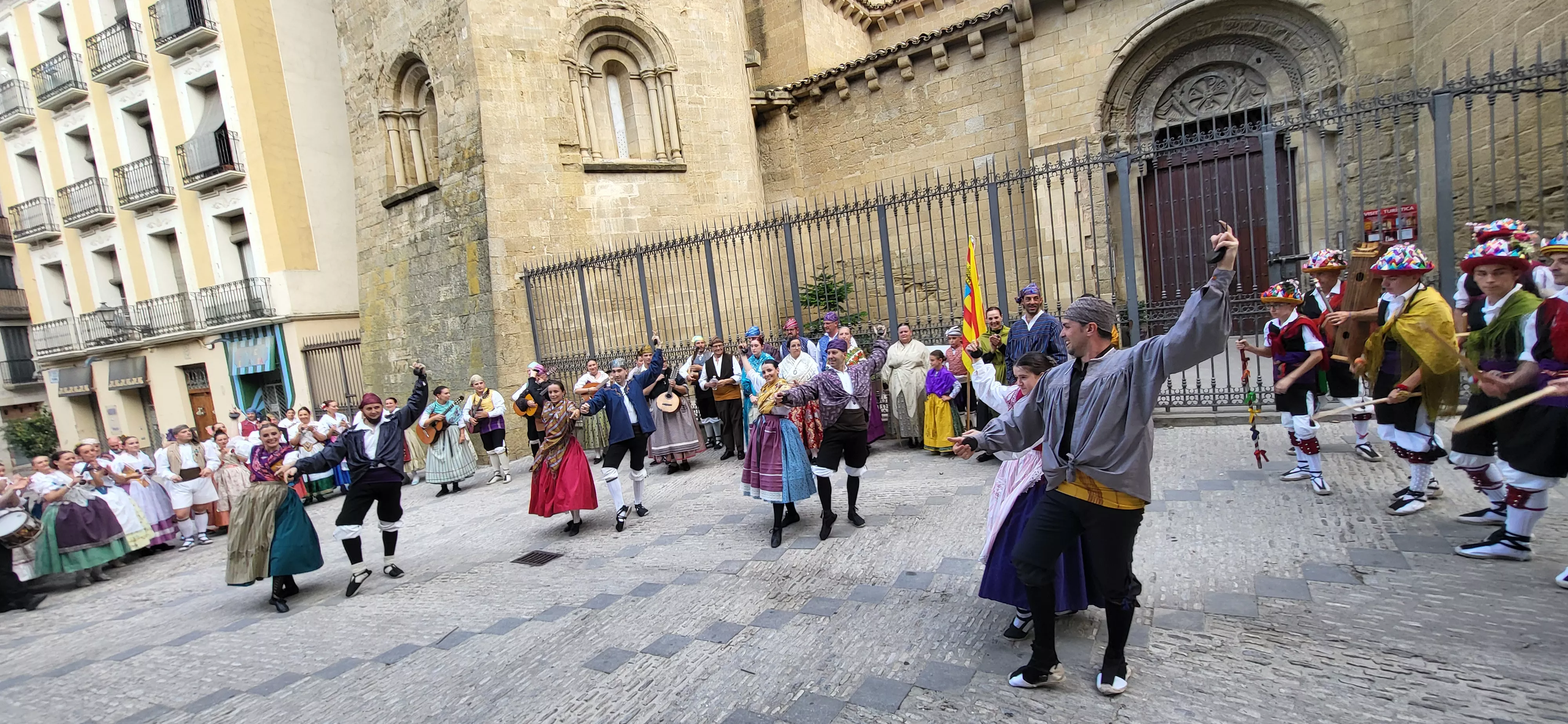 24º Festival Castillo de Montearagón: Pasacalles por el centro de Huesca. Foto Mercedes Manterola