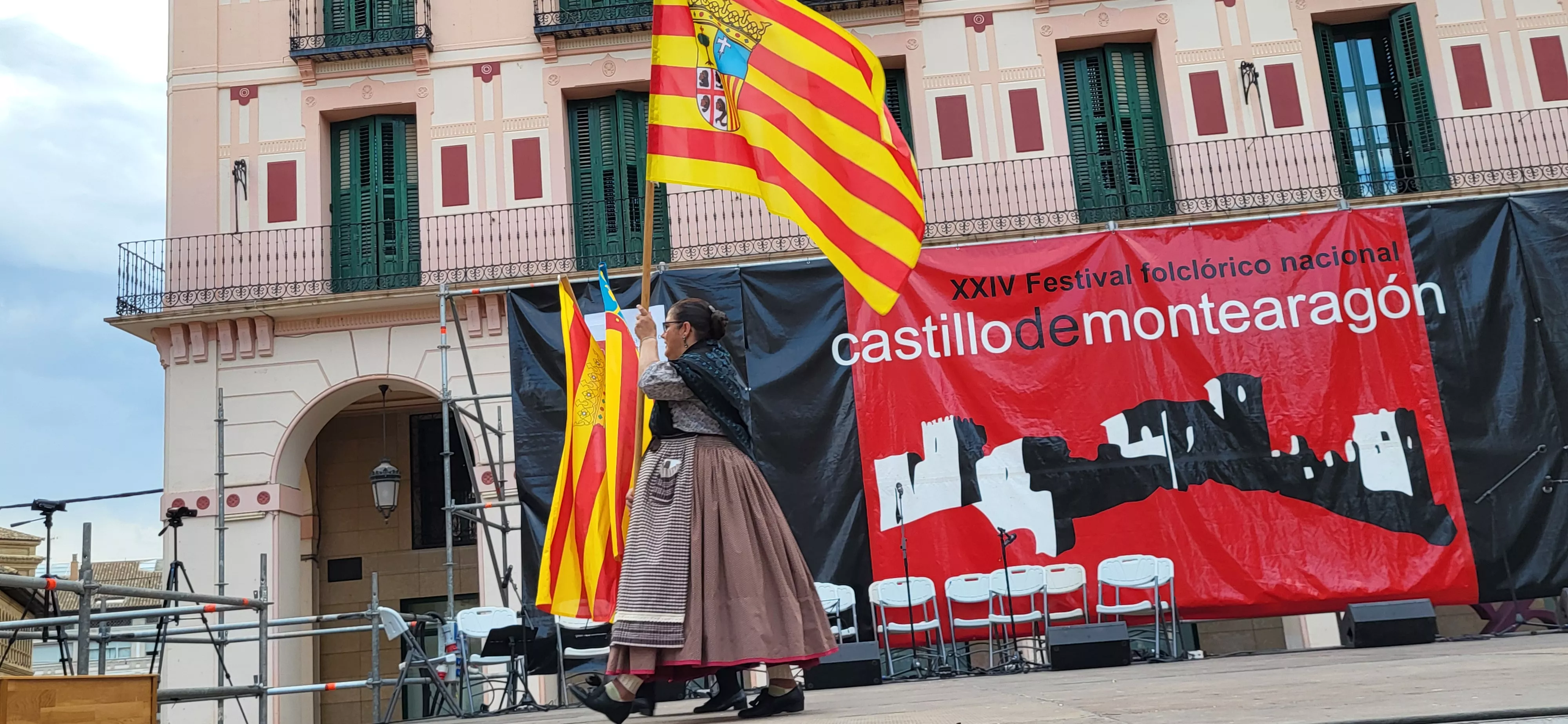 24º Festival Castillo de Montearagón: Actuación en la plaza López Allué. Foto Mercedes Manterola