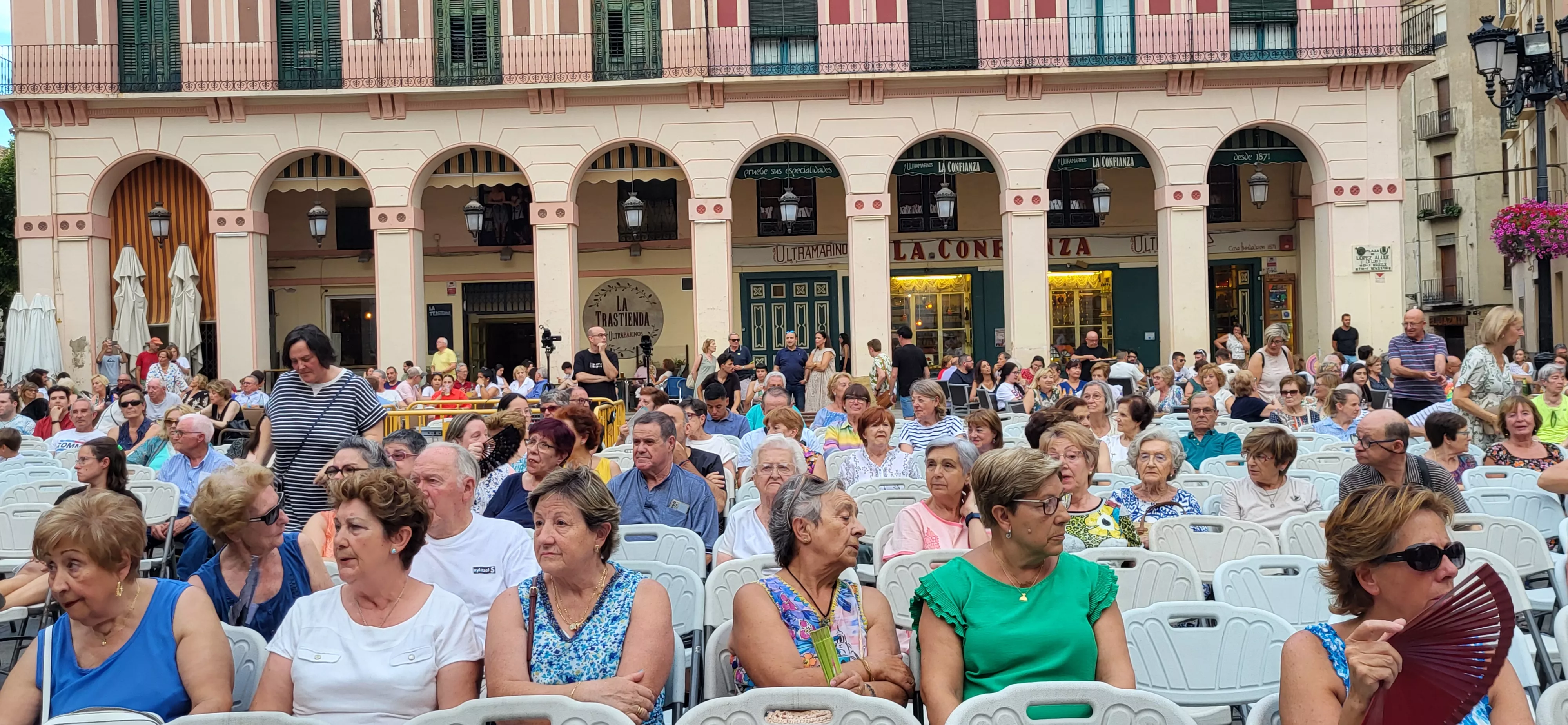 24º Festival Castillo de Montearagón: Actuación en la plaza López Allué. Foto Mercedes Manterola