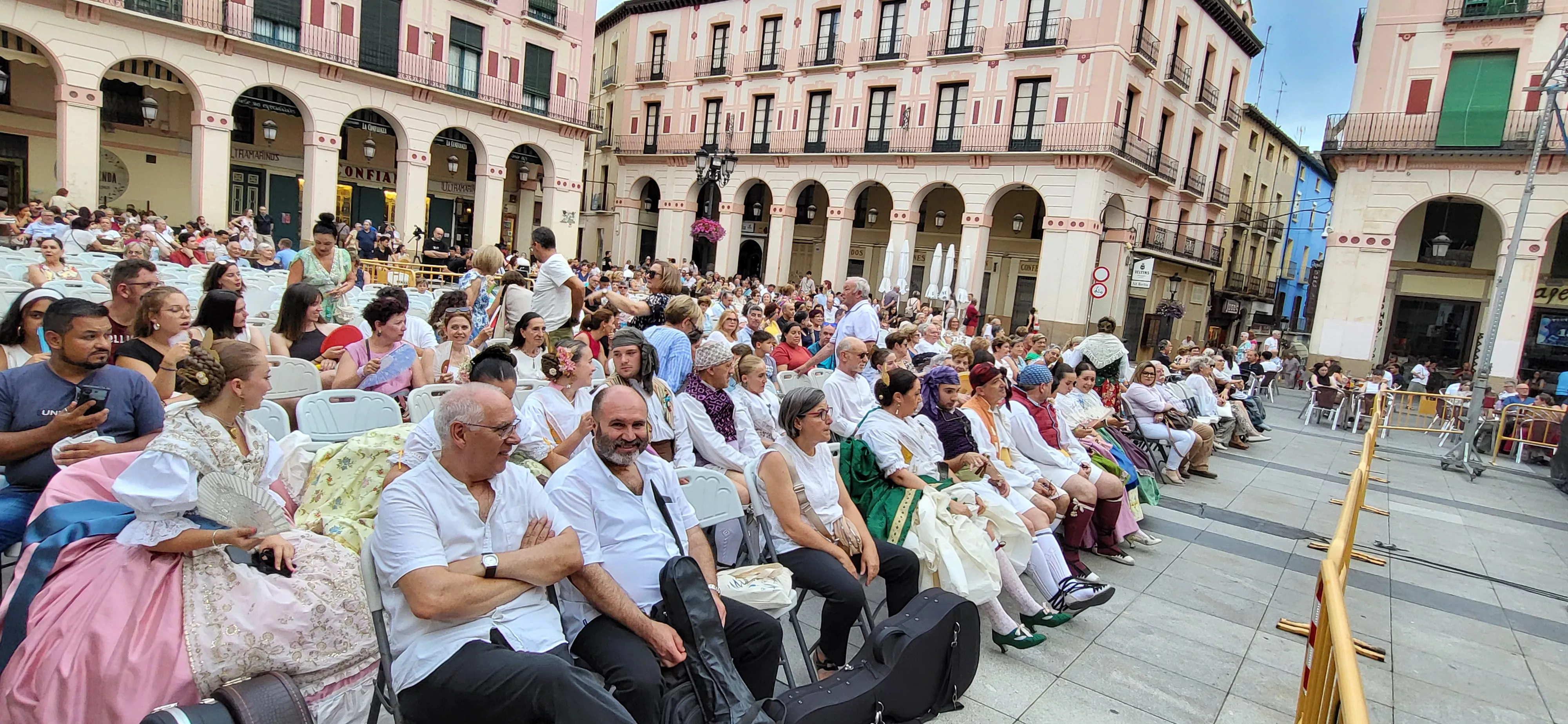 24º Festival Castillo de Montearagón: Actuación en la plaza López Allué. Foto Mercedes Manterola