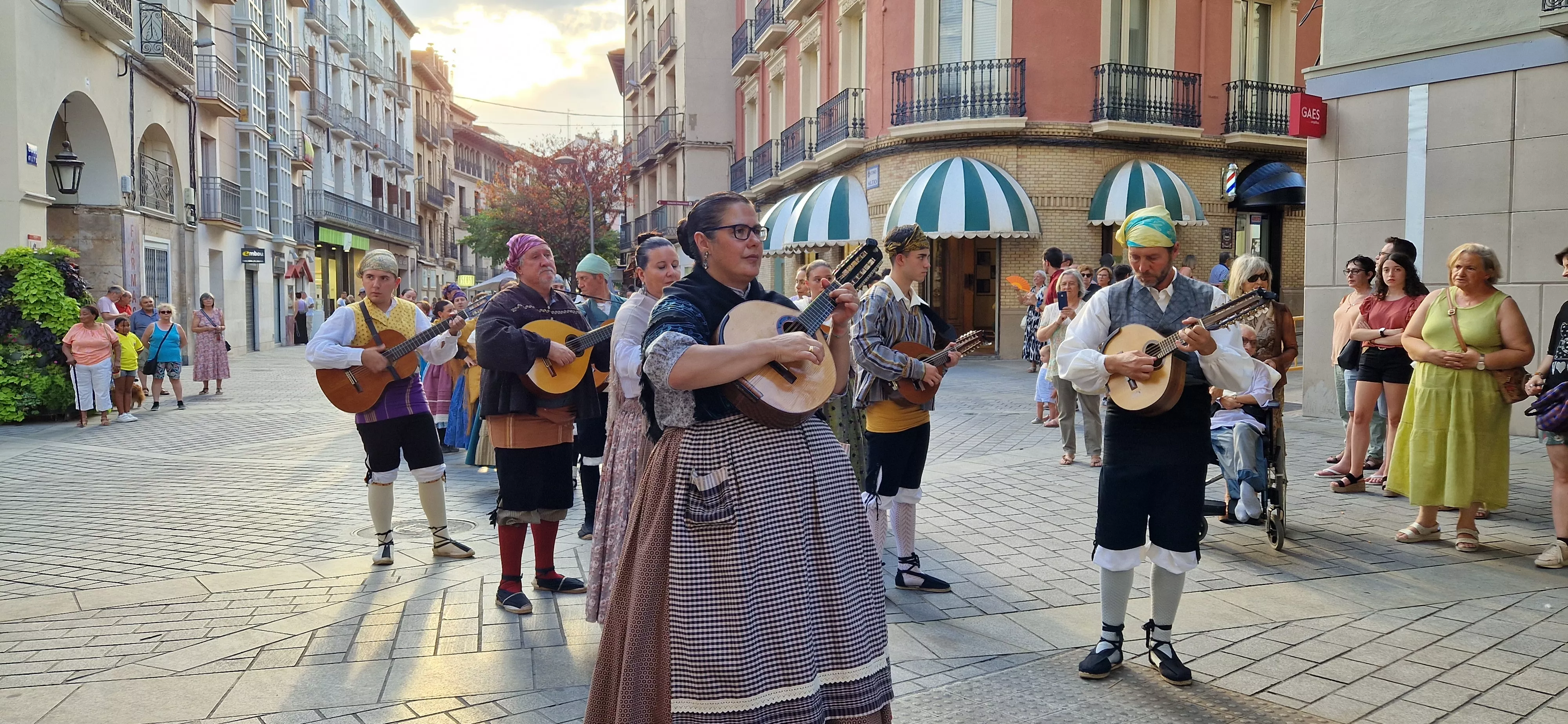 24º Festival Castillo de Montearagón: Actuación en la plaza López Allué. Foto Myriam Martínez