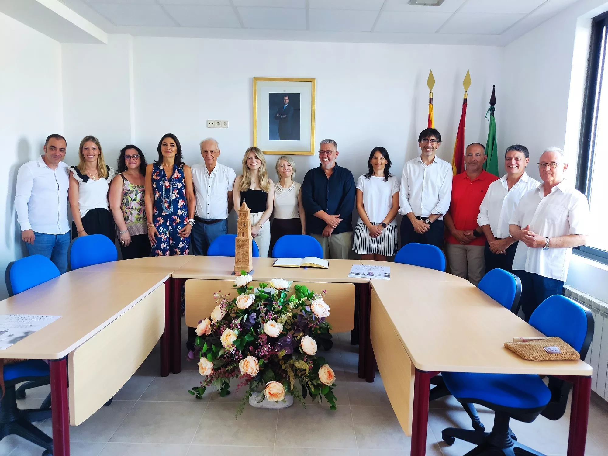 Torneo Ajedrez Alcubierre. Firma Libro Honor autoridades