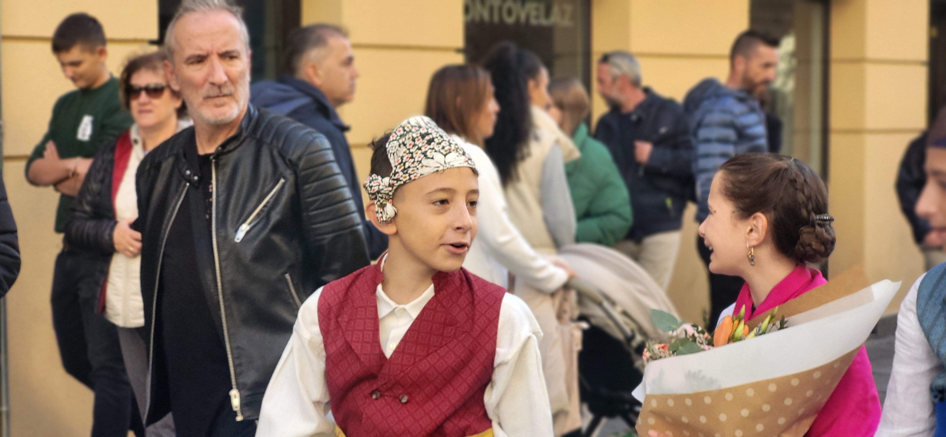 Ofrenda de flores y frutos del barrio de Santo Domingo y San Martín. Foto Myriam Martínez 