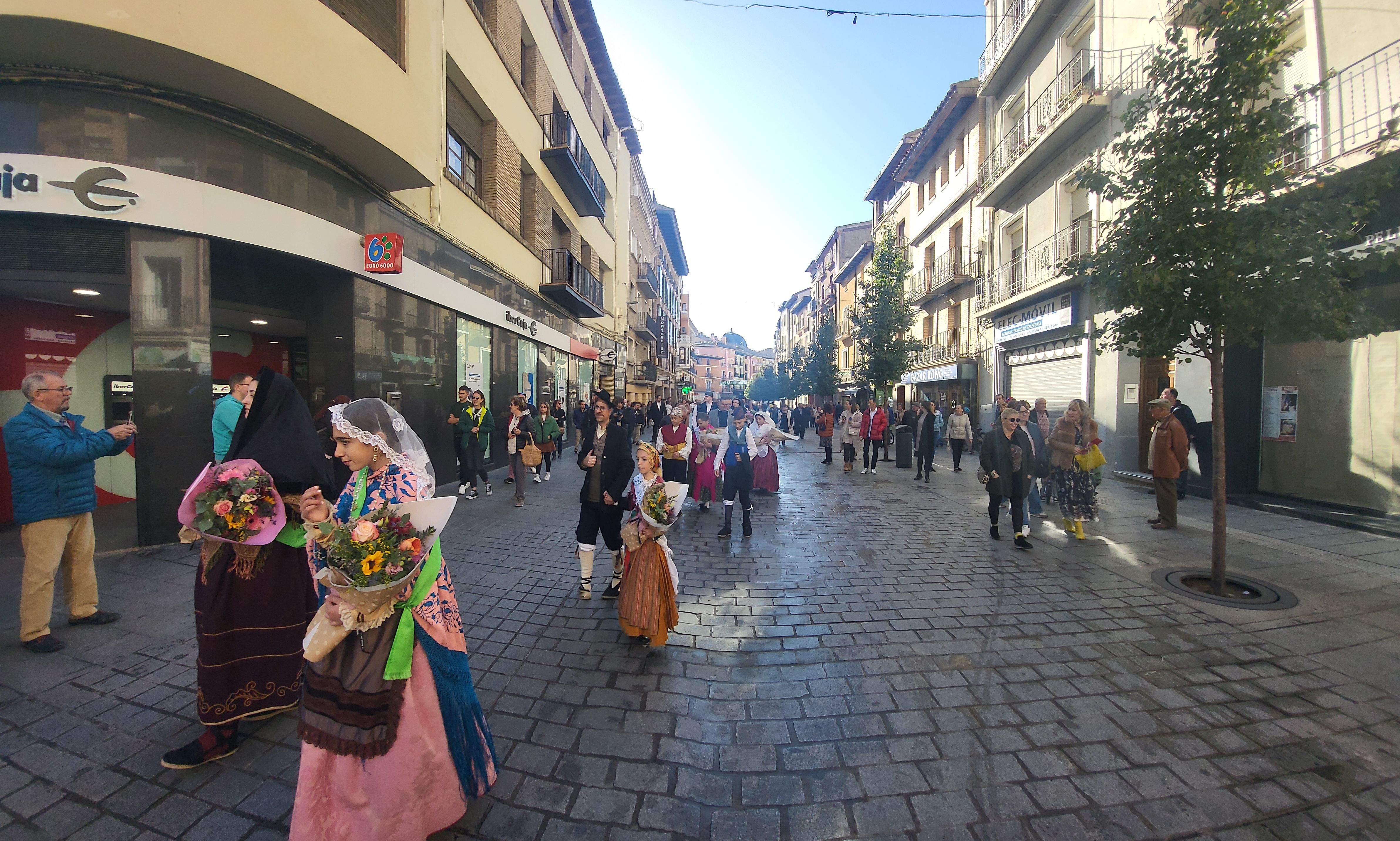 Ofrenda de flores y frutos del barrio de Santo Domingo y San Martín. Foto Myriam Martínez 