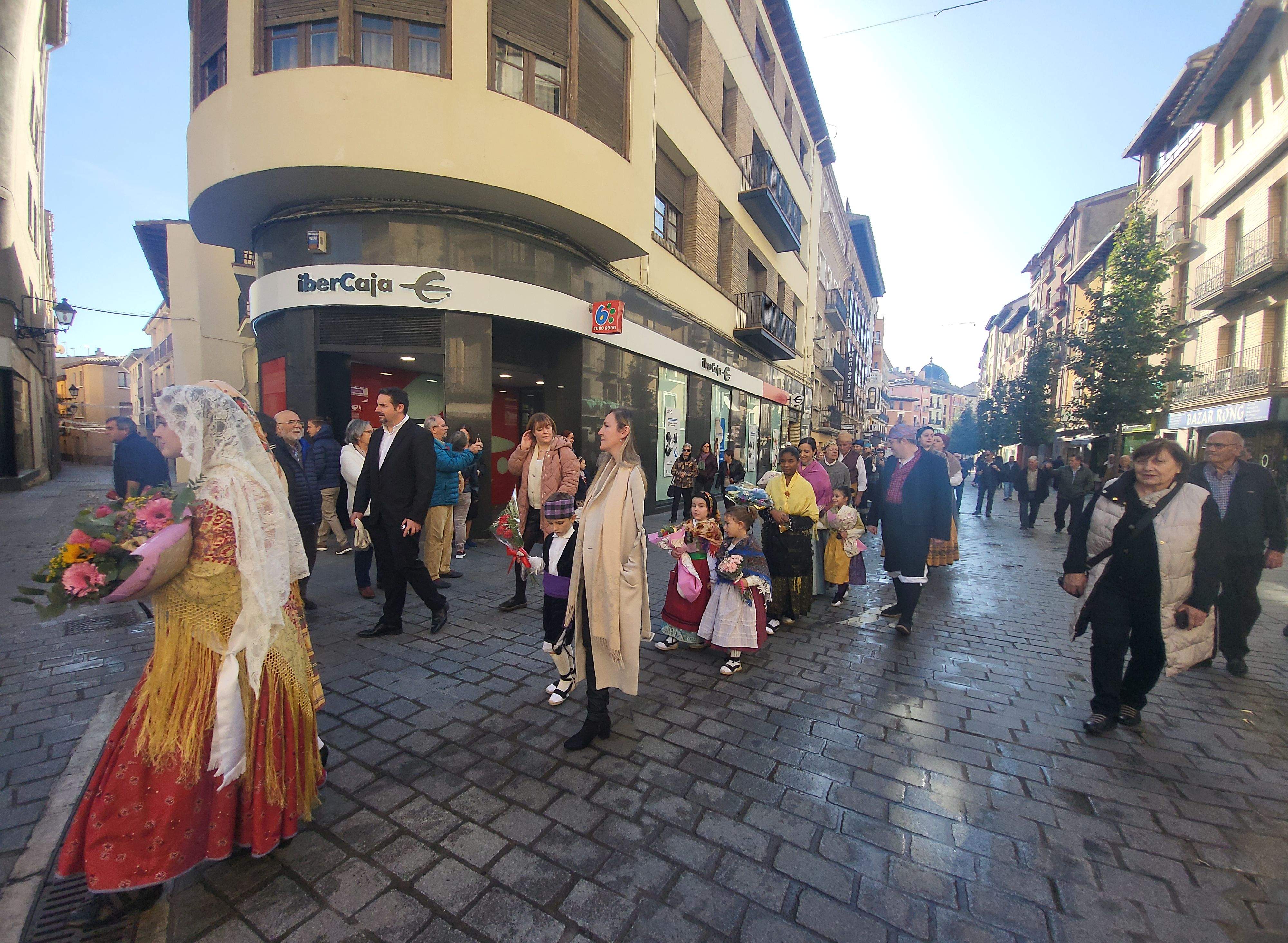 Ofrenda de flores y frutos del barrio de Santo Domingo y San Martín. Foto Myriam Martínez 