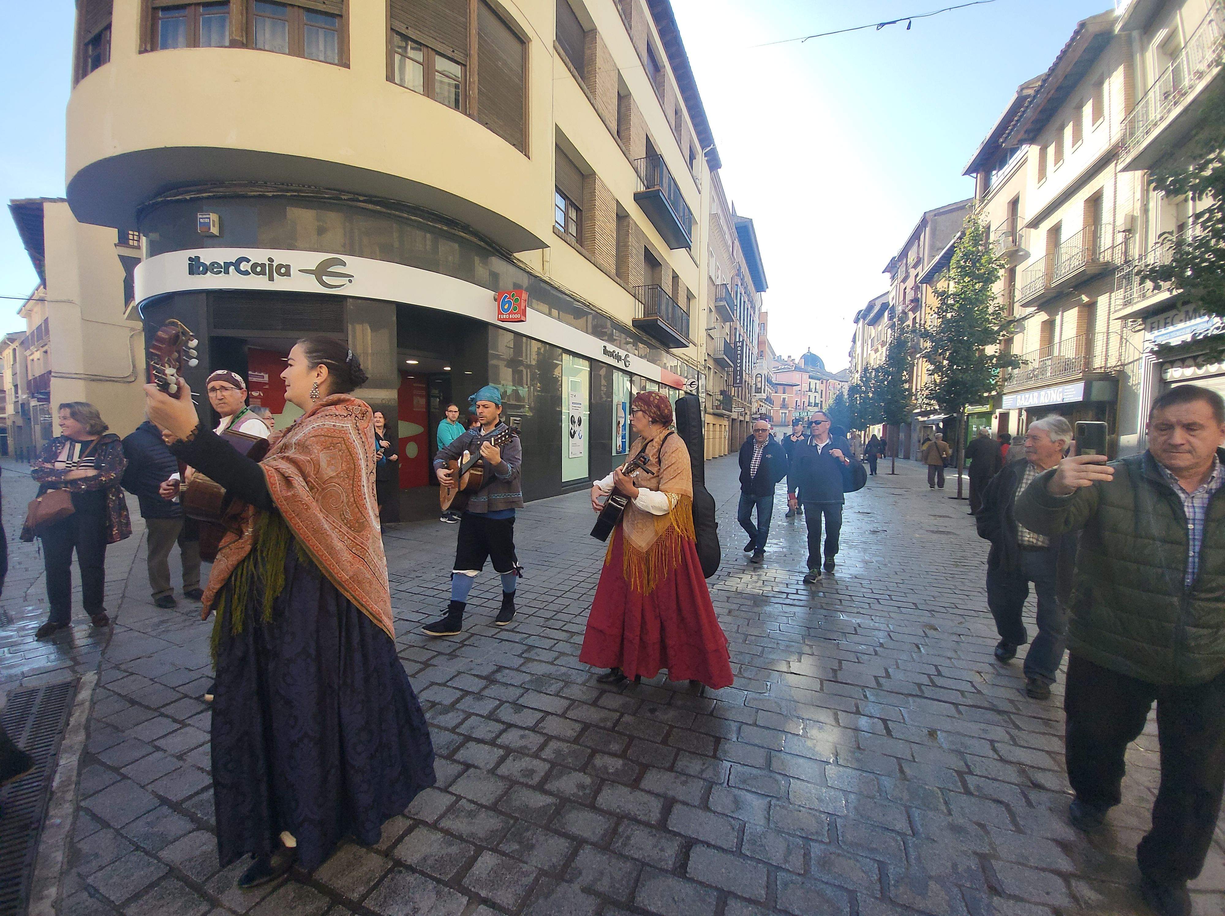 Ofrenda de flores y frutos del barrio de Santo Domingo y San Martín. Foto Myriam Martínez 