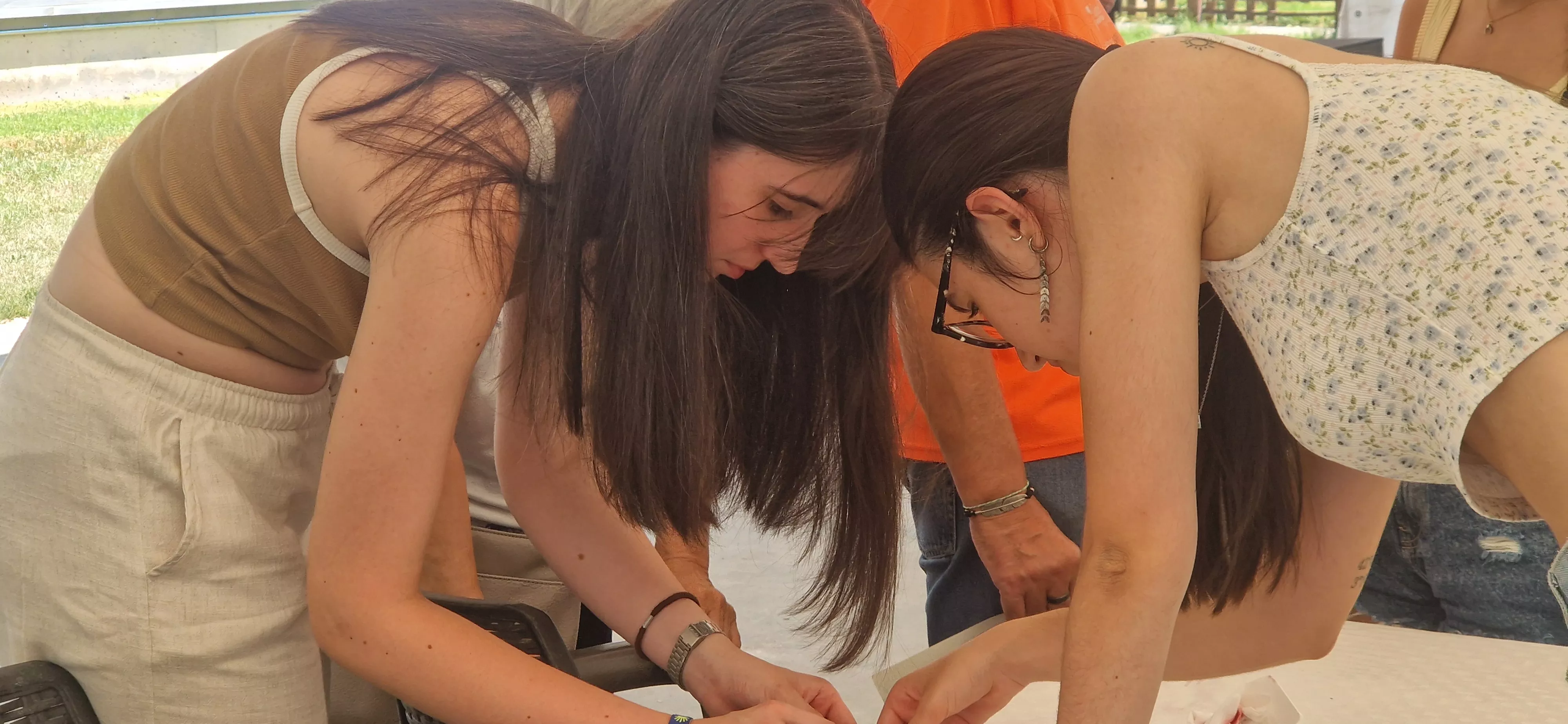 Intercambio generacional de jóvenes de Vitoria con la Cruz Blanca de Huesca. Foto Myriam Martínez 