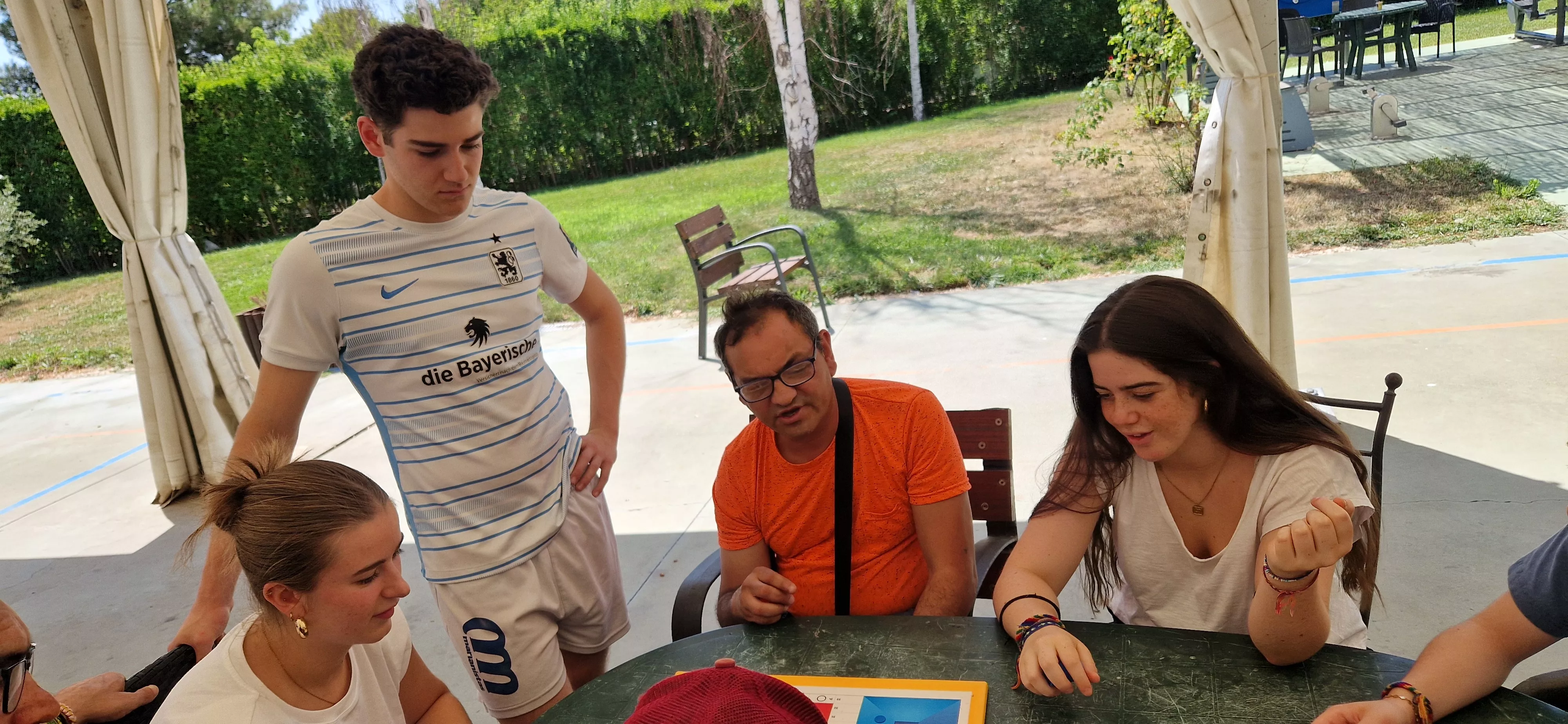 Intercambio generacional de jóvenes de Vitoria con la Cruz Blanca de Huesca. Foto Myriam Martínez 