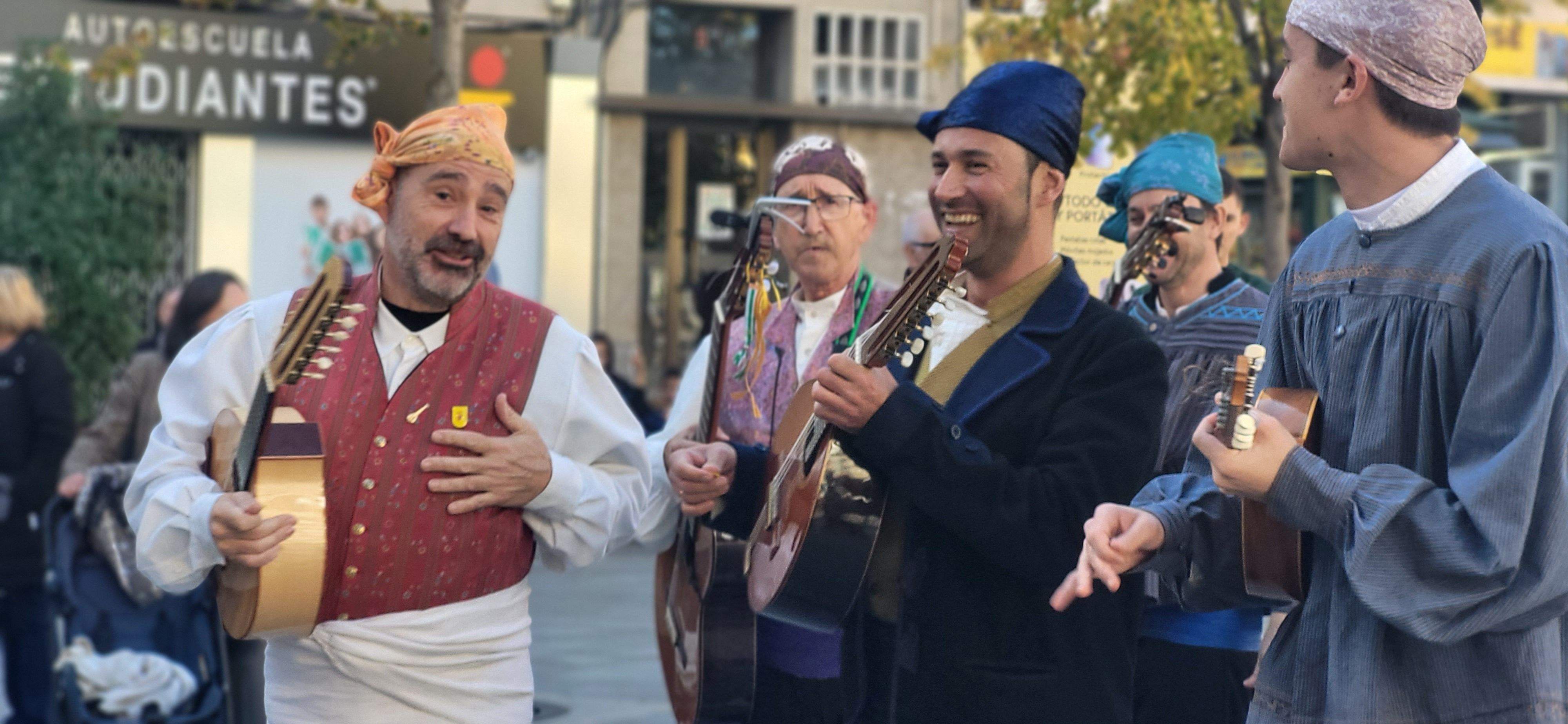 Ofrenda de flores y frutos del barrio de Santo Domingo y San Martín. Foto Myriam Martínez 
