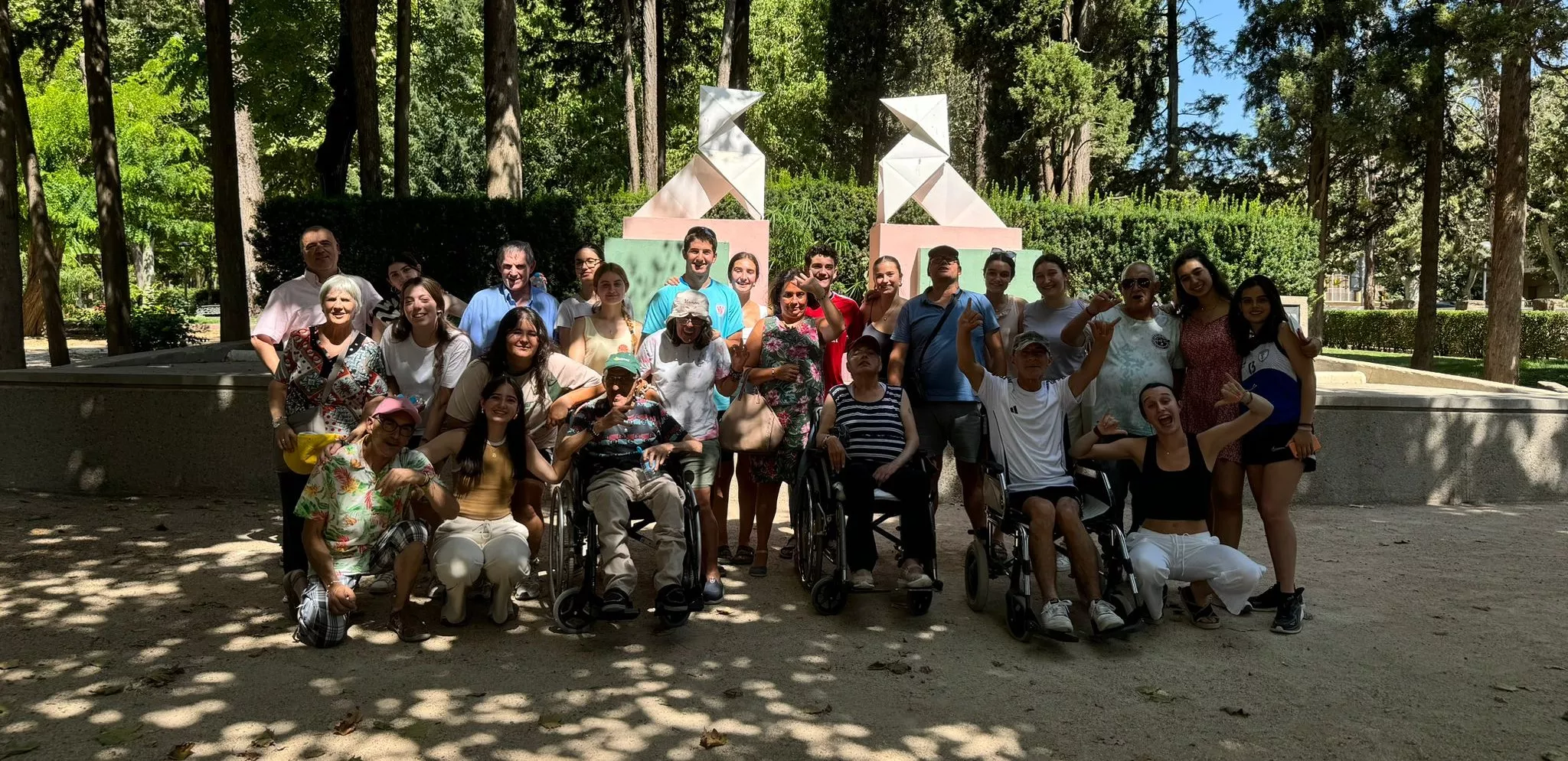 Intercambio generacional de jóvenes de Vitoria con la Cruz Blanca de Huesca.