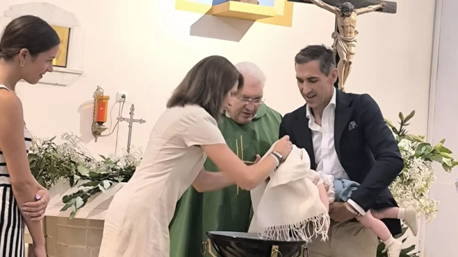 Carlota, Tomás de Orante, Tomás Luna y el padre Rafael Samper en la iglesia de Loporzano Carlota, Tomás de Orante, Tomás Luna y el padre Rafael Samper en la iglesia de Loporzano