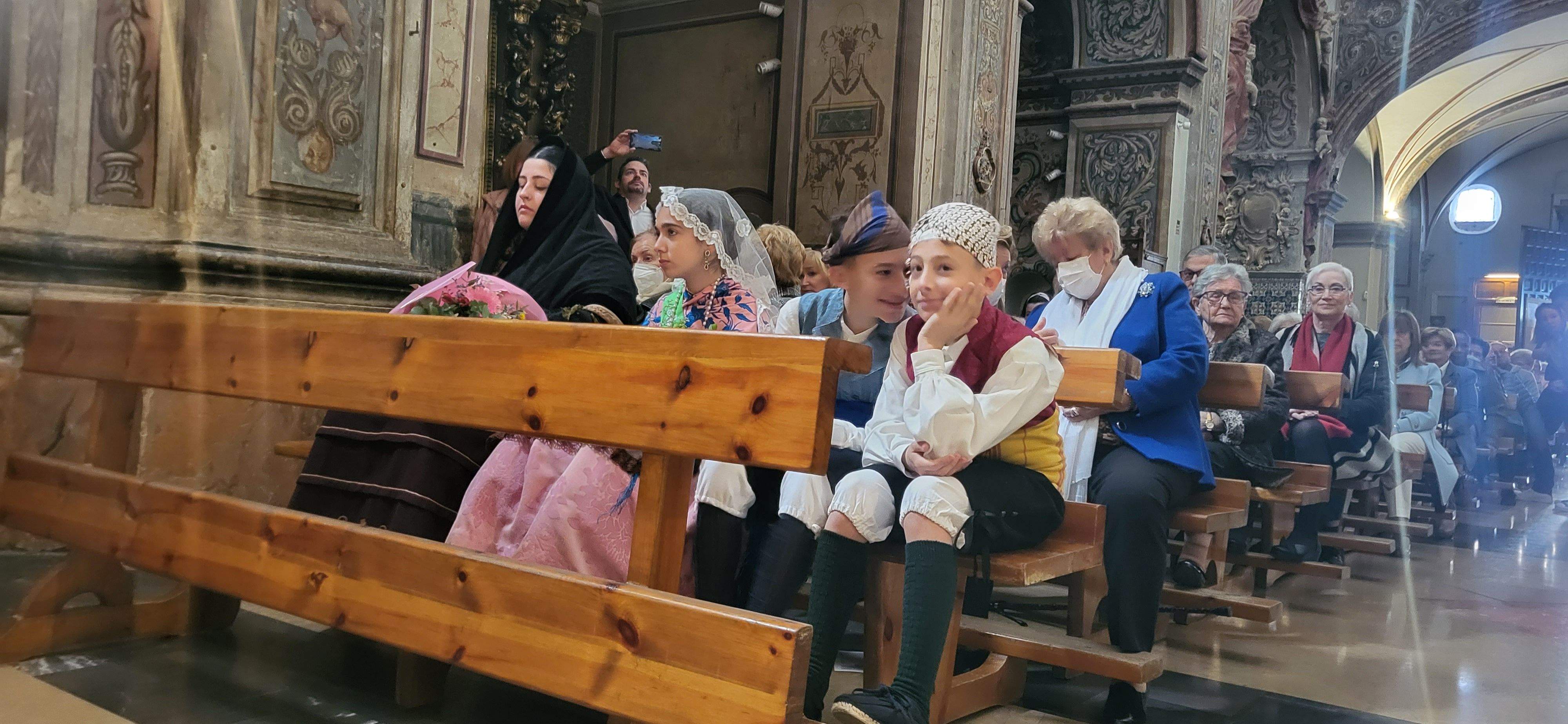 Ofrenda de flores y frutos del barrio de Santo Domingo y San Martín. Foto Myriam Martínez 
