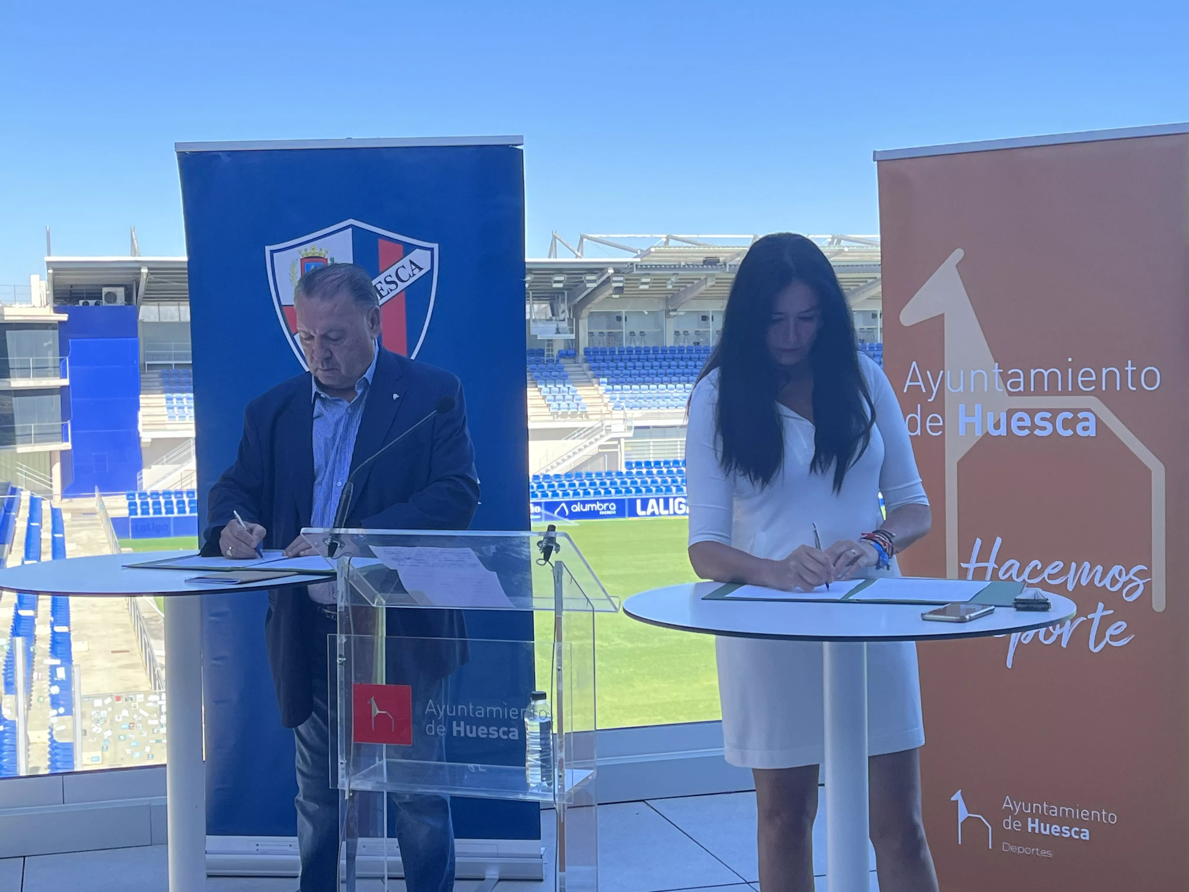 Lasaosa y Orduna firman el acuerdo de colaboración este martes. Foto: Adri Mora