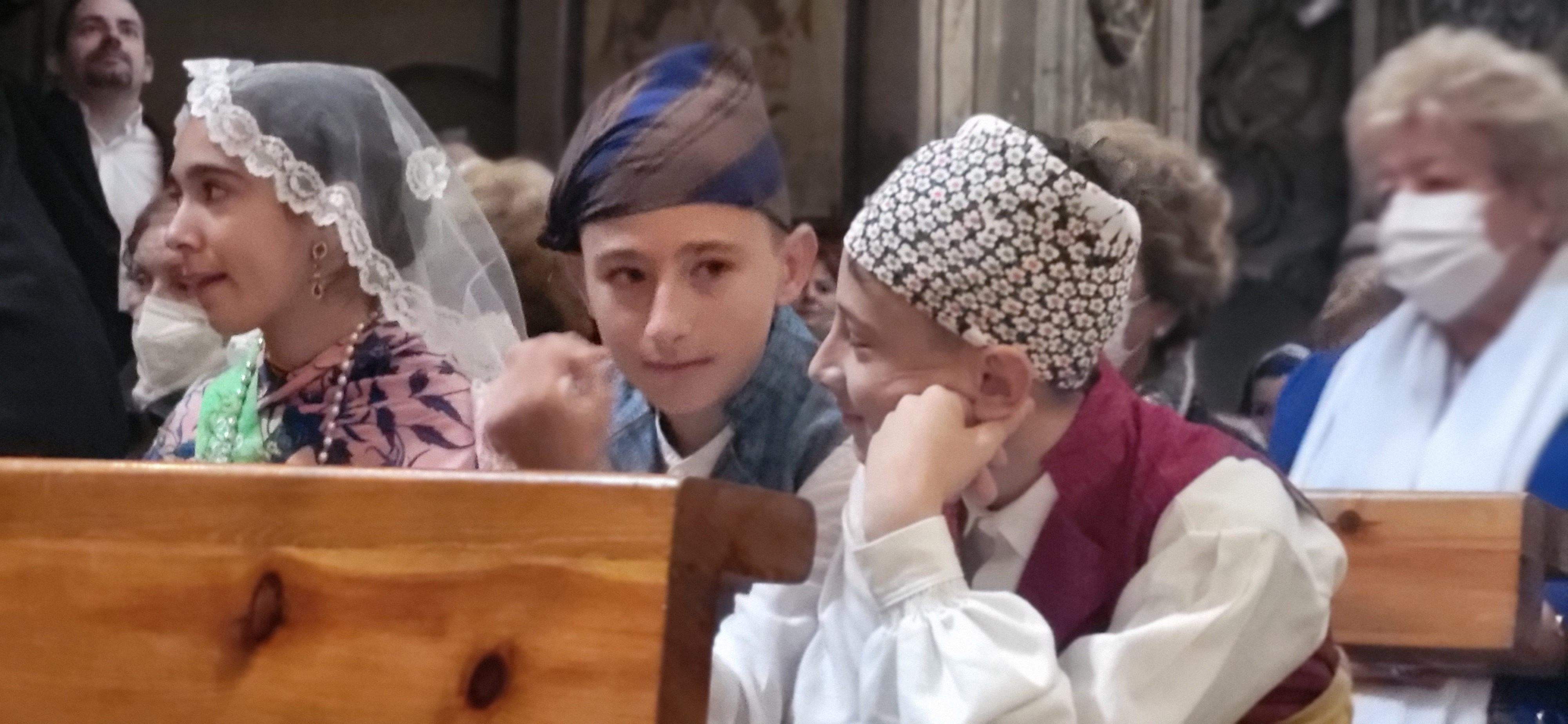 Ofrenda de flores y frutos del barrio de Santo Domingo y San Martín. Foto Myriam Martínez 