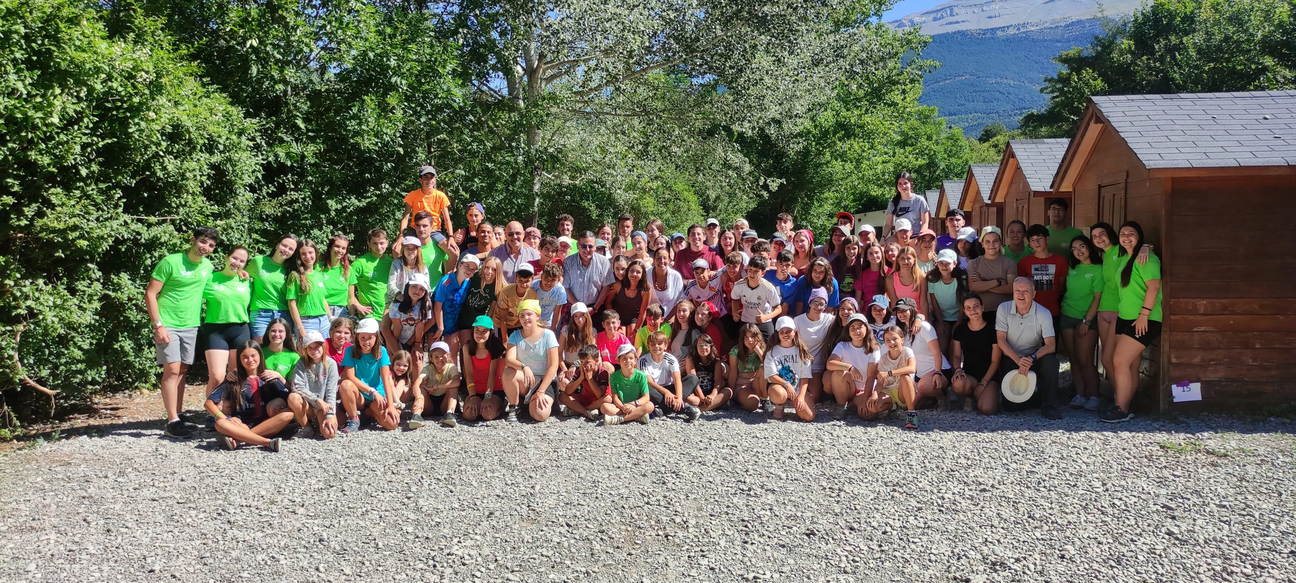 El campamento cheso acogerá este verano a 700 jóvenes campistas y un centenar de monitores en Villanúa.