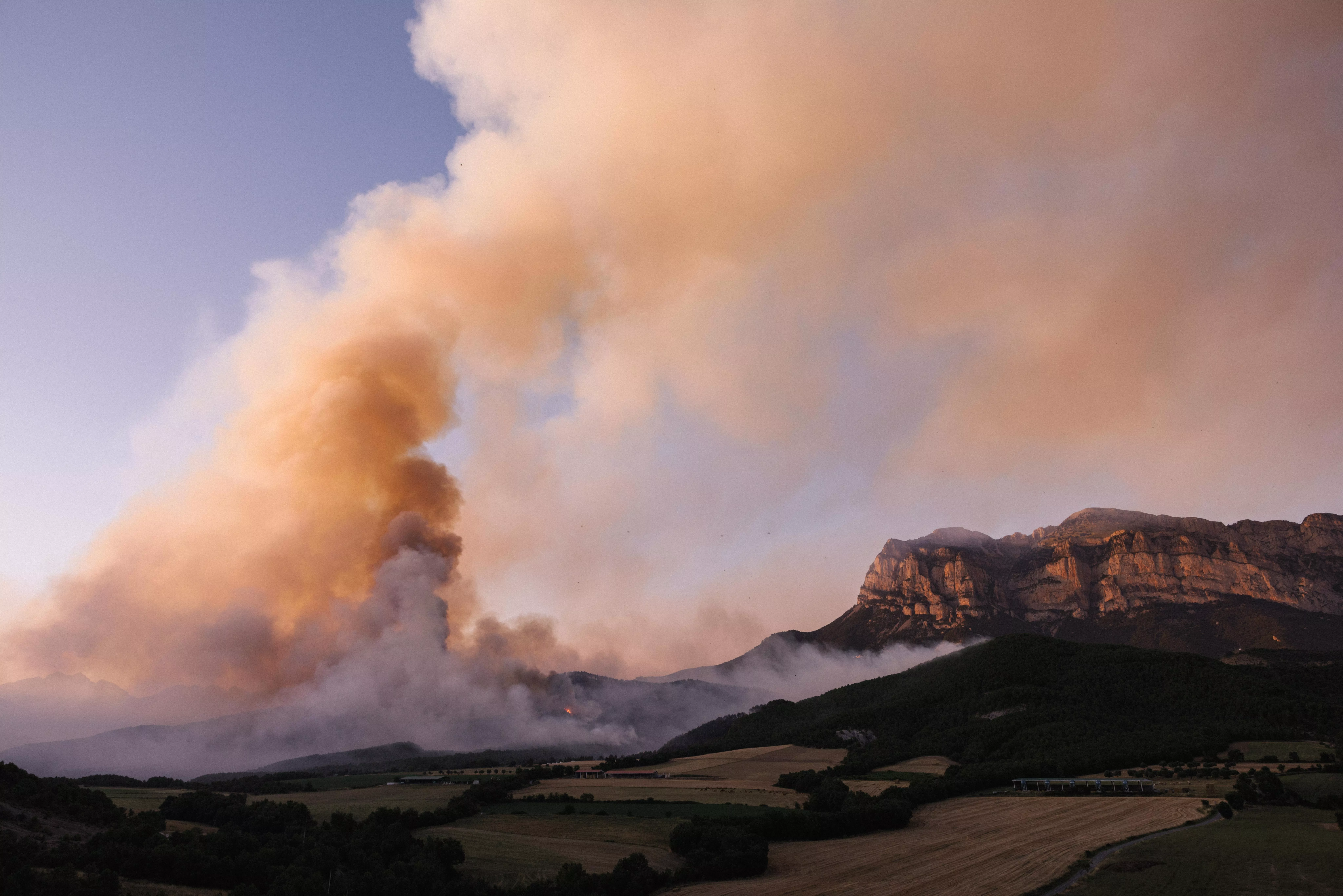 Incendio en El Pueyo de Araguás el pasado mes de julio. Foto Eduardo Ezequiel Incendio en El Pueyo de Araguás el pasado mes de julio. Foto Eduardo Ezequiel