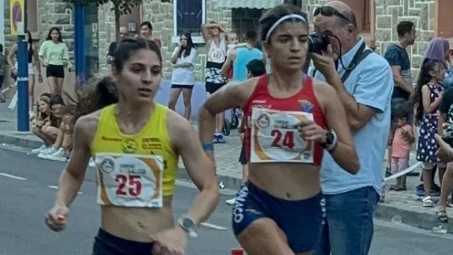 Paloma Aznar y Raquel de Francisco, en el mano a mano de la carrera femenina. Paloma Aznar y Raquel de Francisco, en el mano a mano de la carrera femenina.