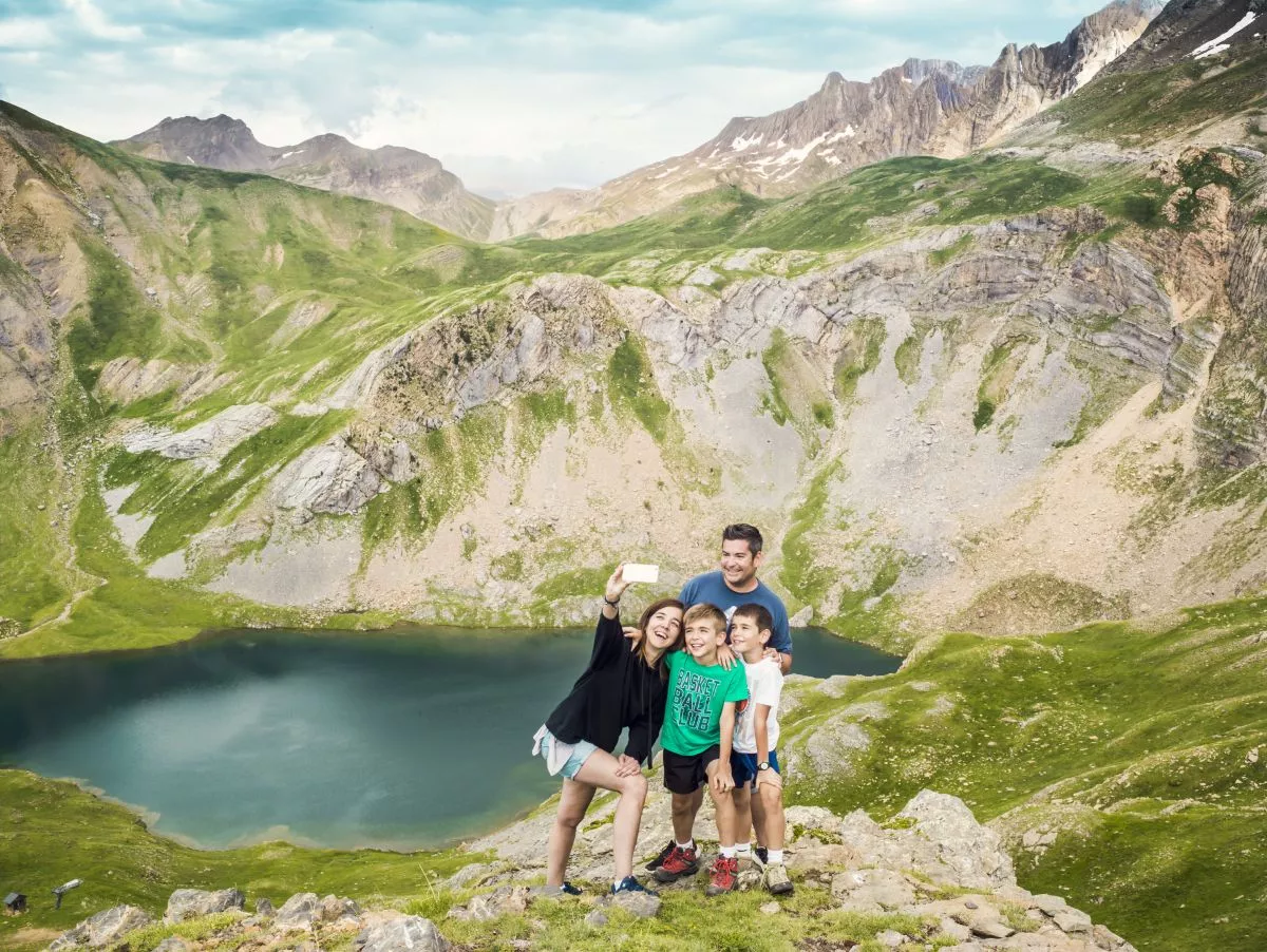 Ibones en el Pirineo de Huesca, un plan para vivir Aragón en agosto con naturaleza y aventuras