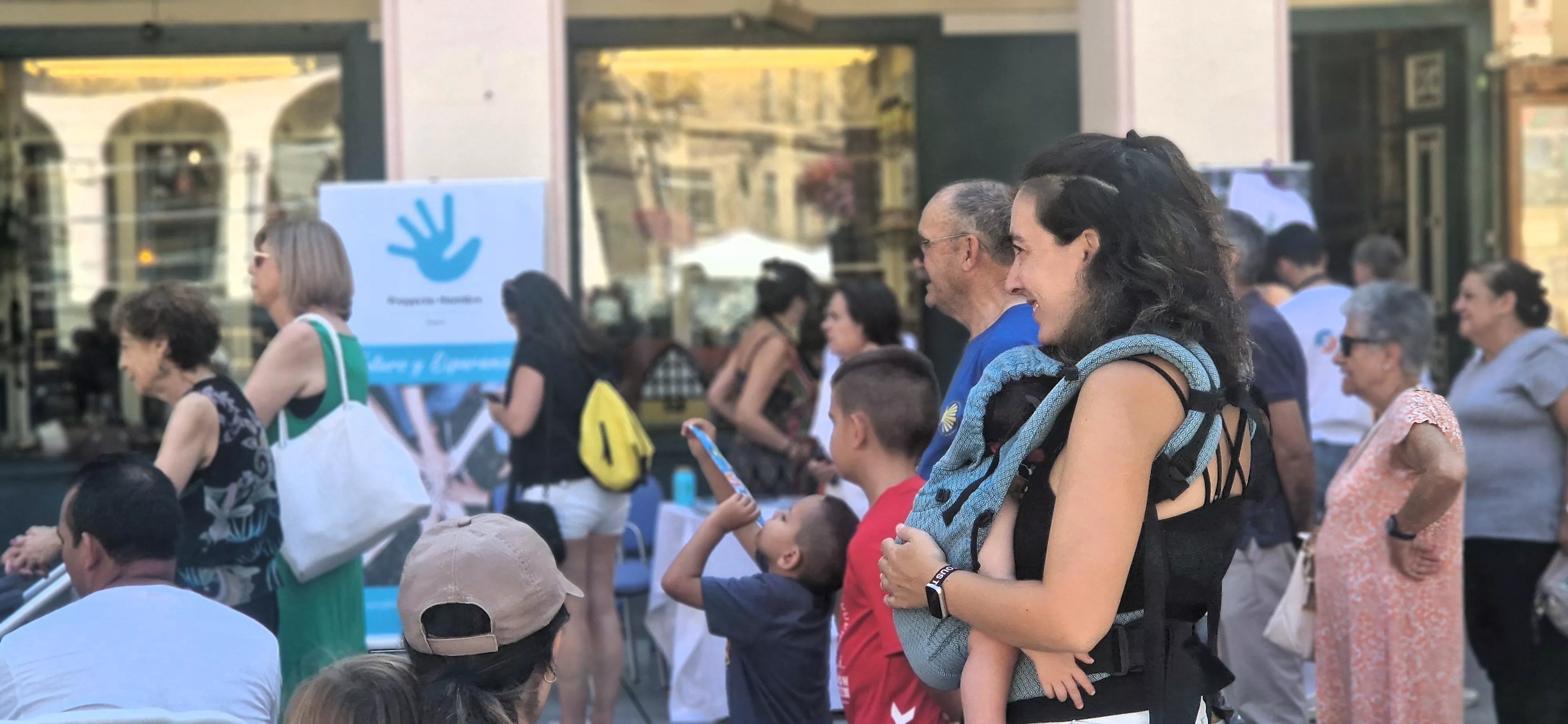 Actividades del Centro de  Solidaridad Interdiocesano de Huesca en la plaza López Allué. Foto Myriam Martínez