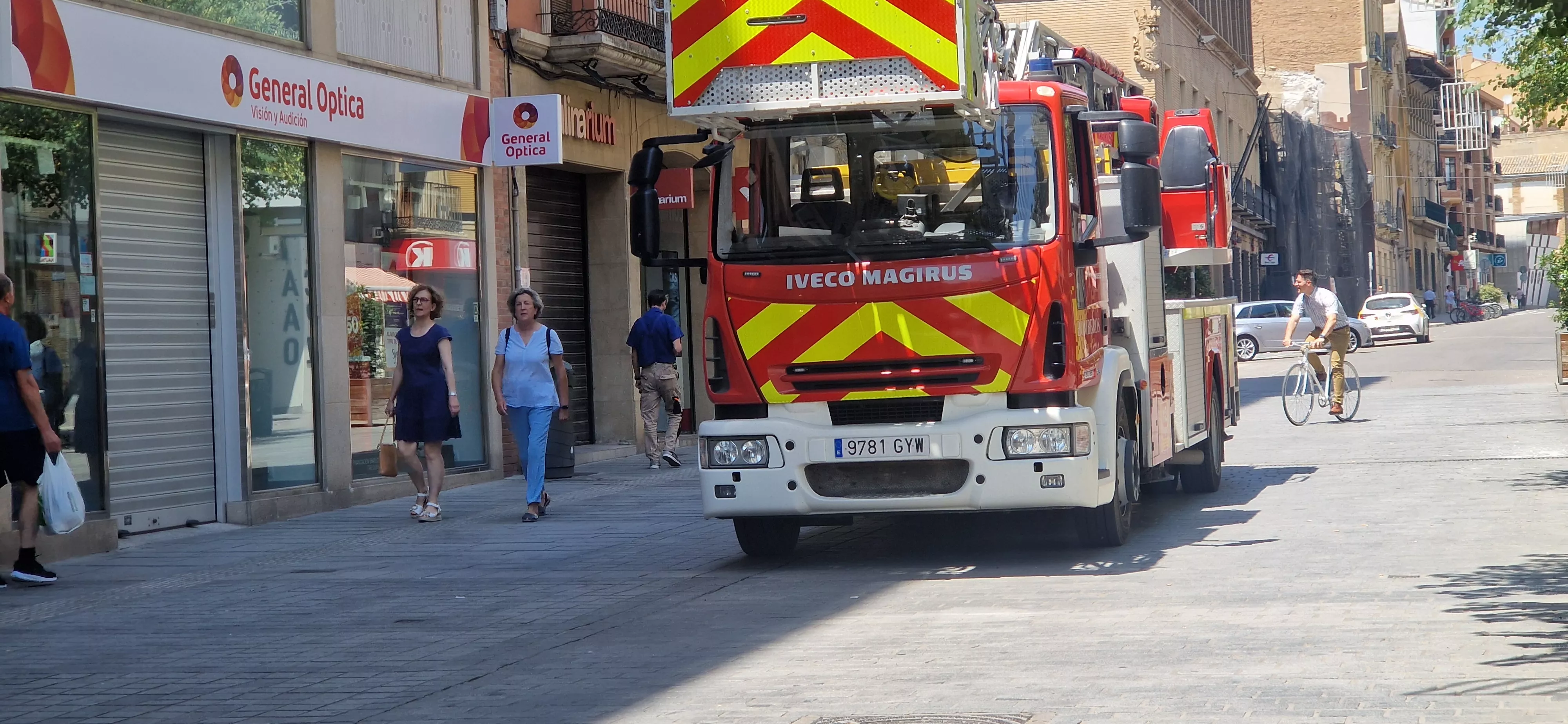 Falsa alarma de incendio en el Coso Alto de Huesca. Foto Myriam Martínez