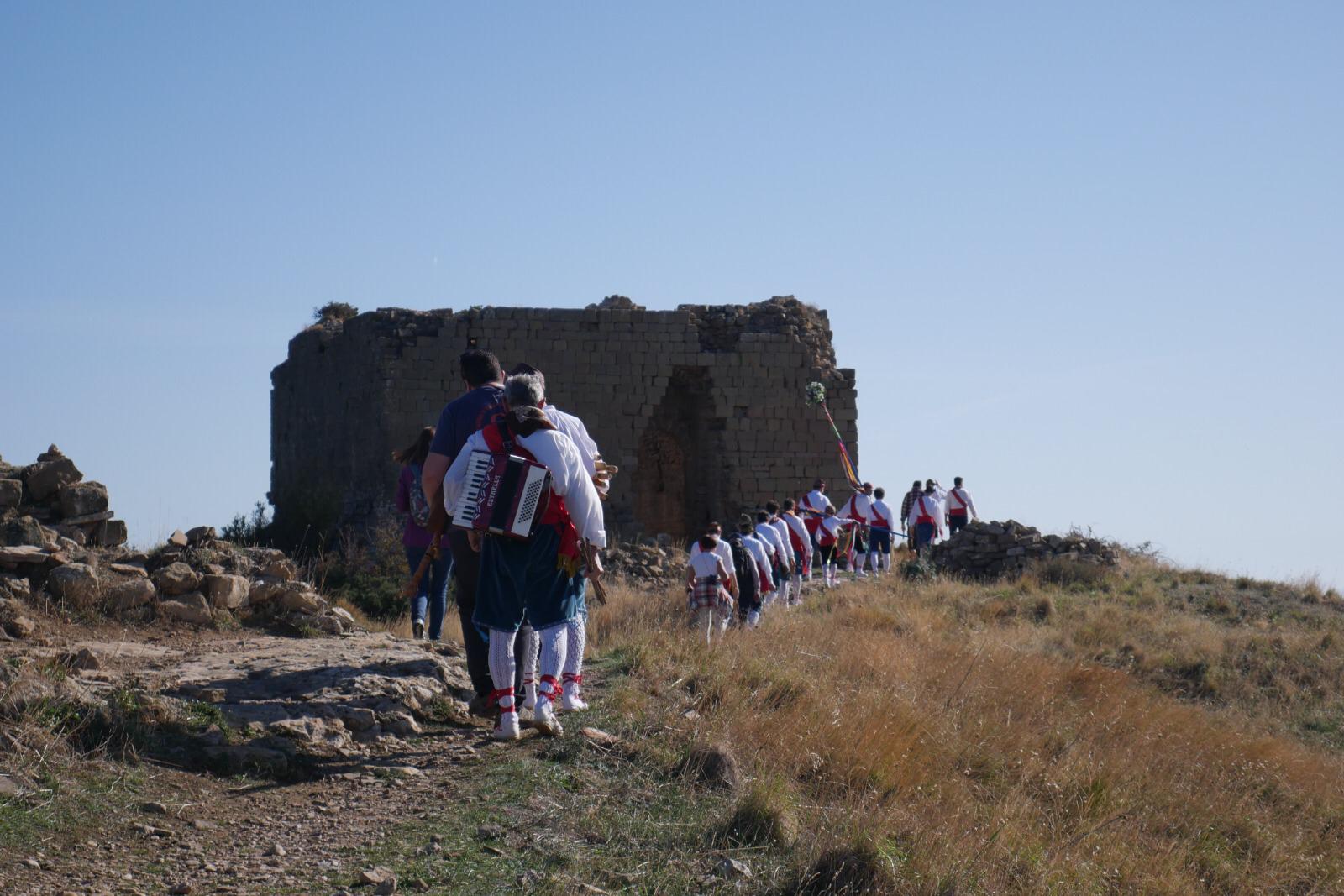 Los Danzantes de Apiés en el Salto de Roldán. FOTO MARCOS SERRATE