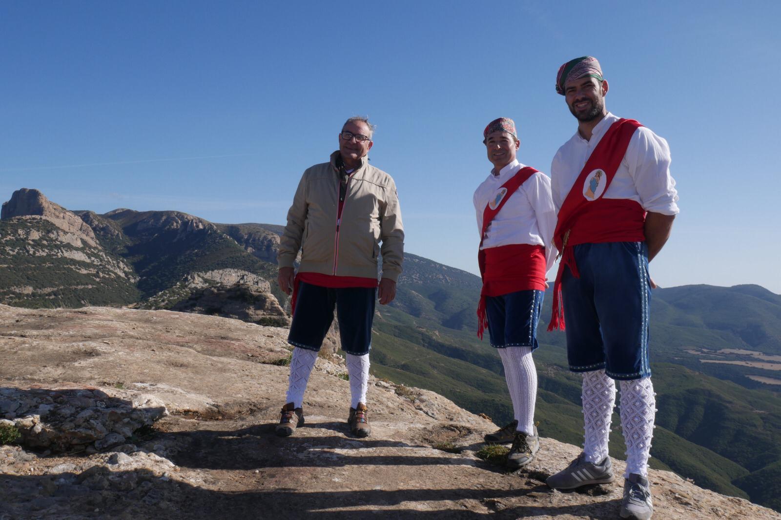 Los Danzantes de Apiés en el Salto de Roldán. FOTO MARCOS SERRATE