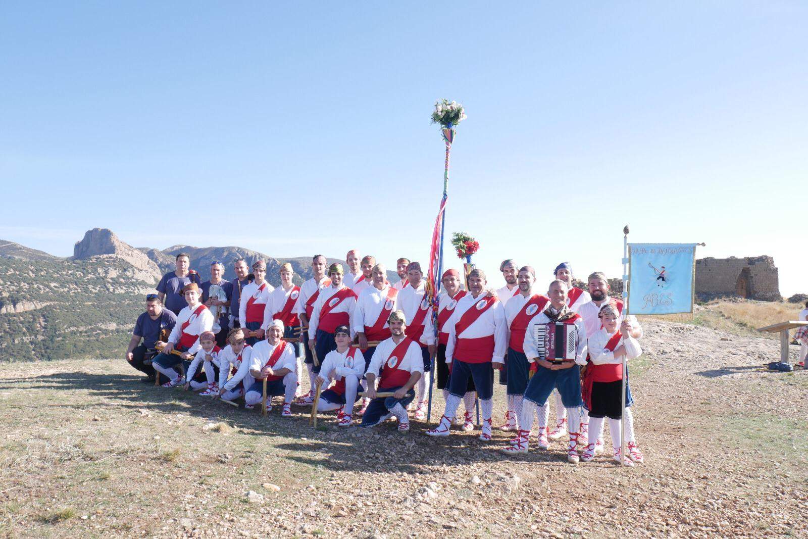 Los Danzantes de Apiés en el Salto de Roldán. FOTO MARCOS SERRATE