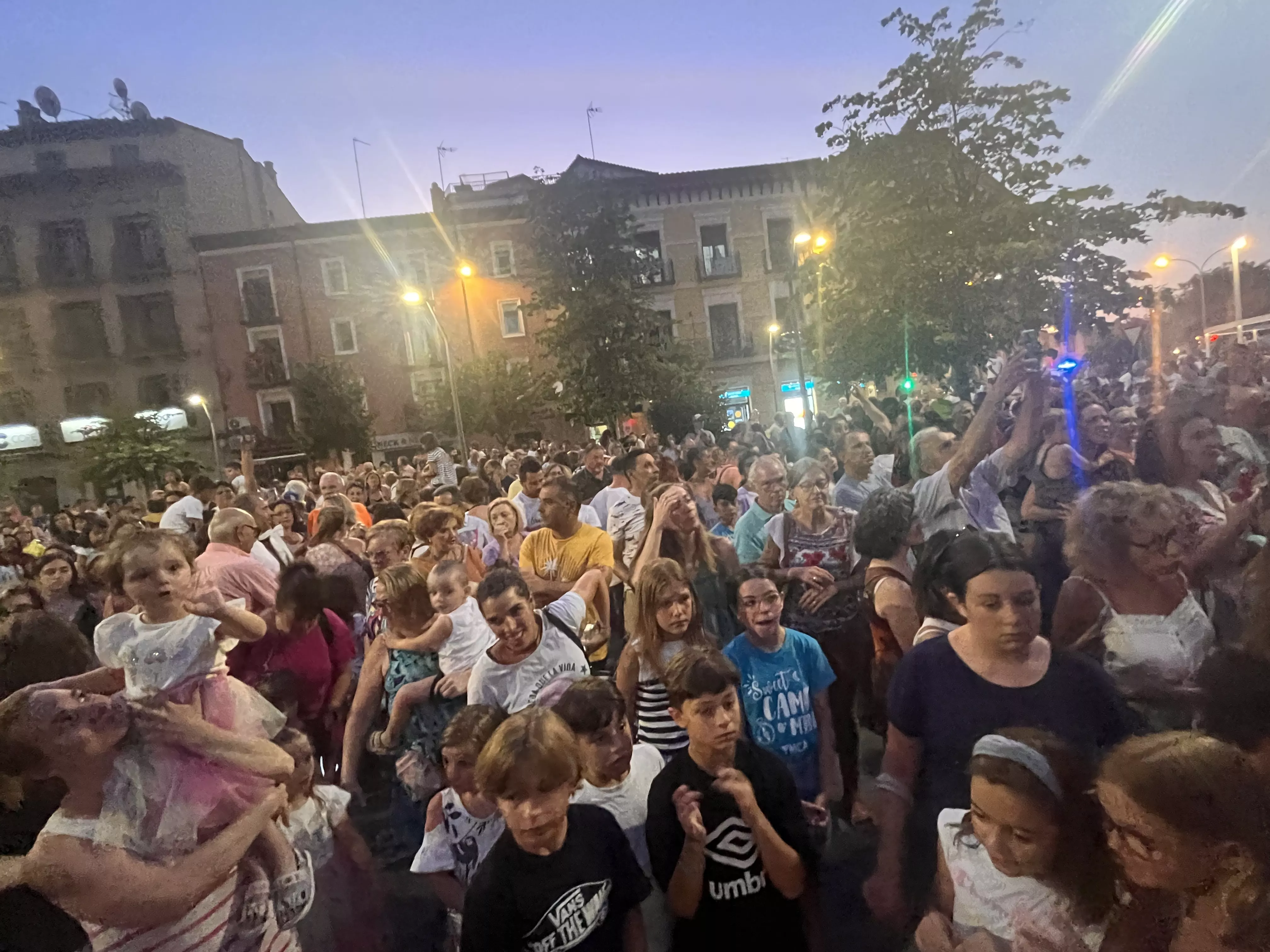 Recorrido del gigante Aquiles por las calles de Huesca con La FAM Teatre. Foto Mercedes Manterola
