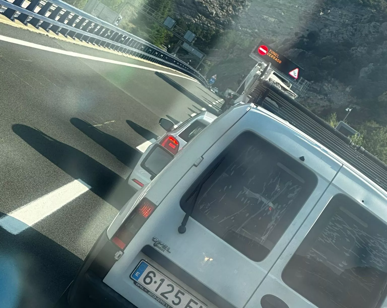 Un accidente ha obligado a cerrar este viernes uno de los túneles de Monrepós.
