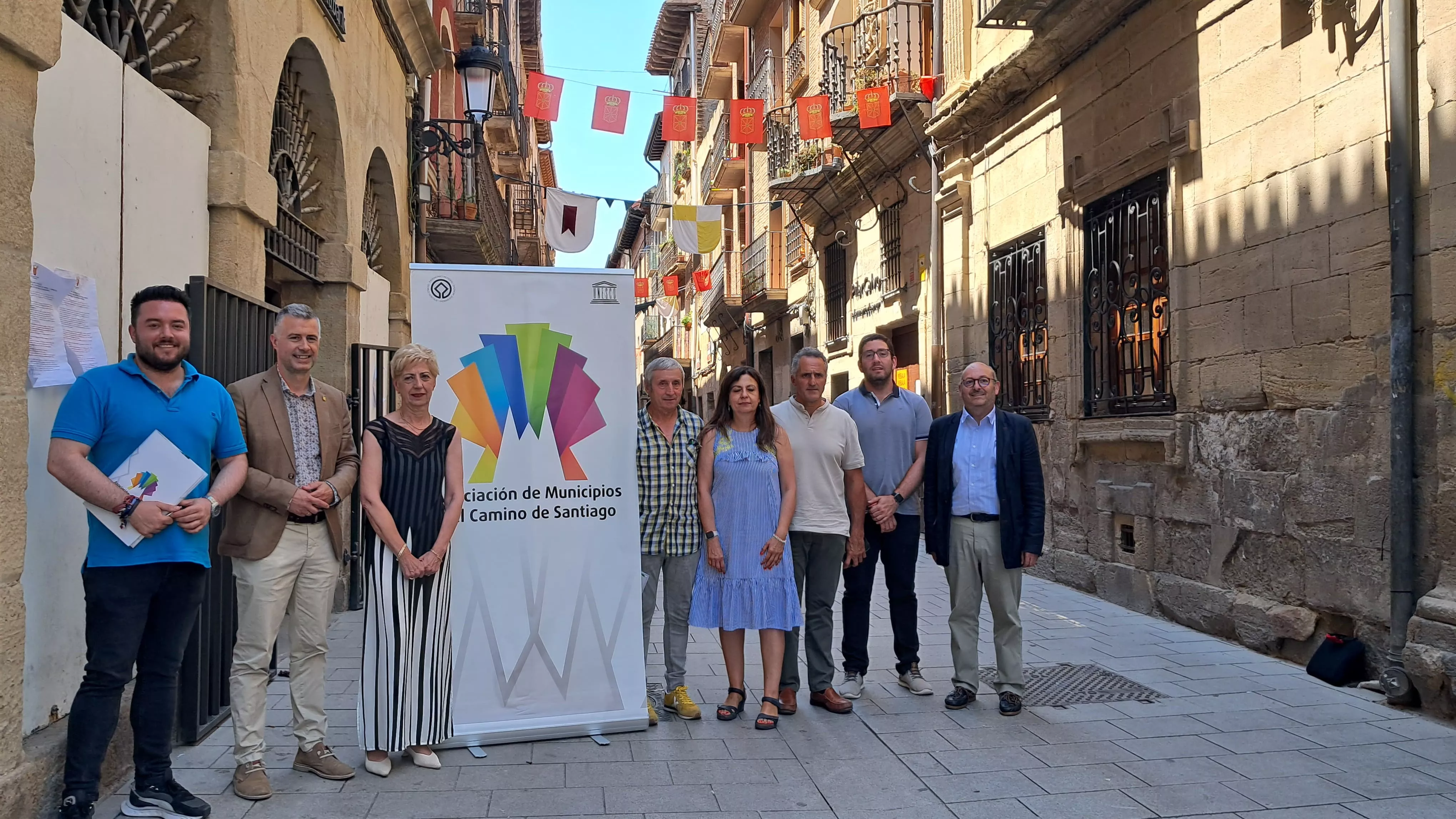 Miembros de la Junta Directiva de la Asociación de Municipios del Camino de Santiago en Viana.