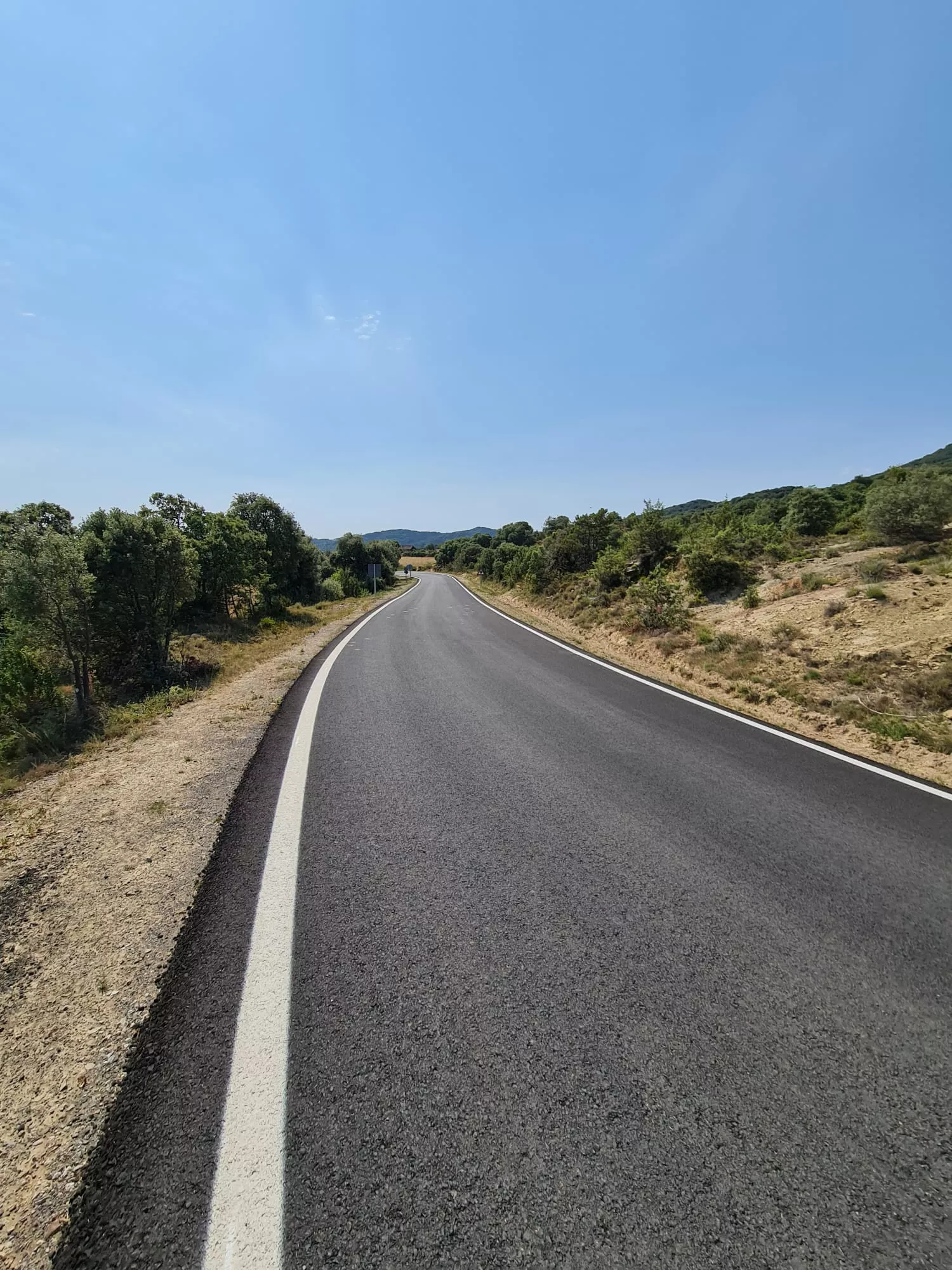 Imagen de la carretera entre Jaca y el cruce de Bernués. Foto Ayuntamiento de Jaca