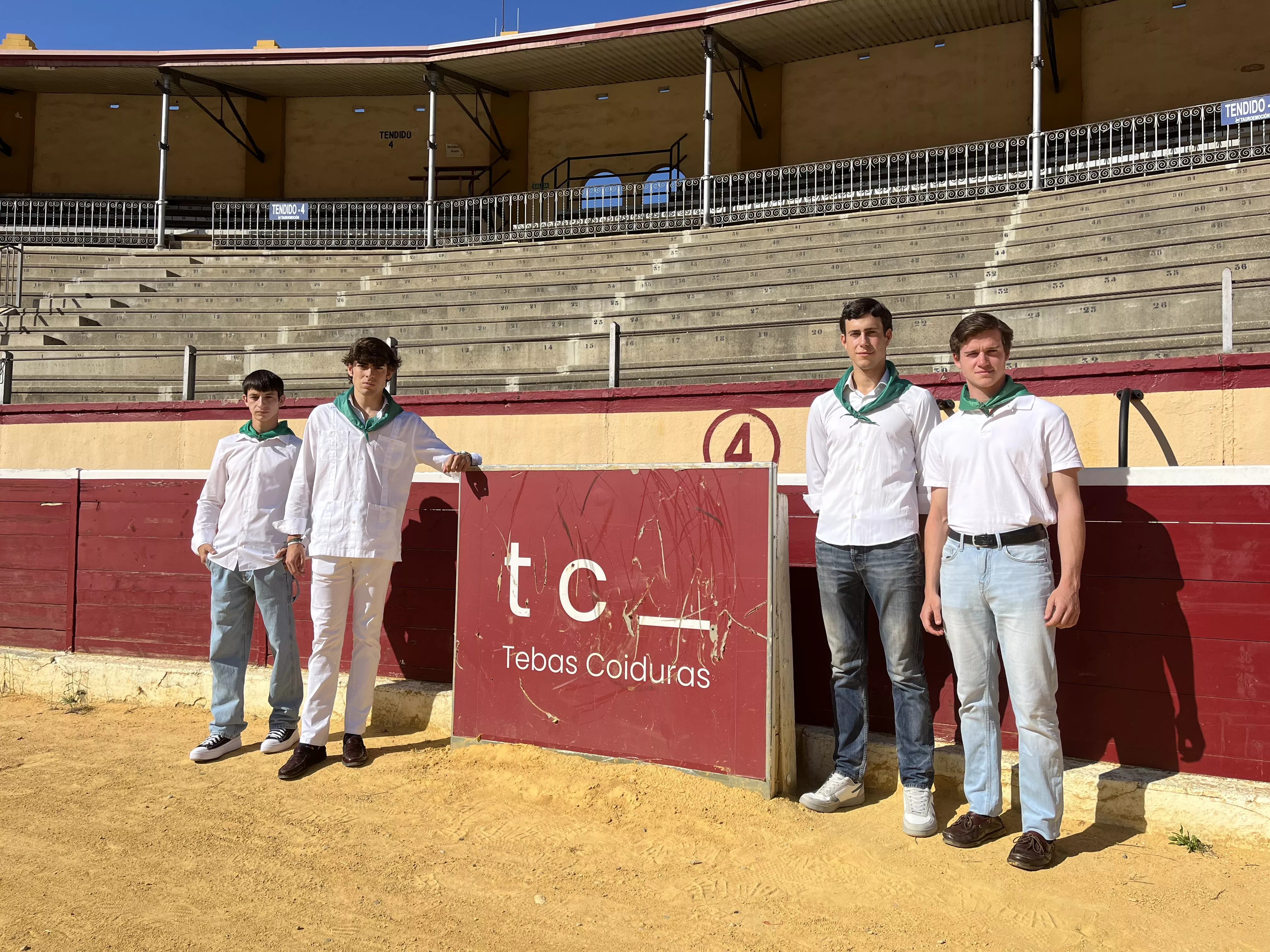 Bautista, Mallén, Sejas y Martínez, en la plaza de toros de Huesca, a pocos días de hacer el paseíllo. Foto: Adrián Mora