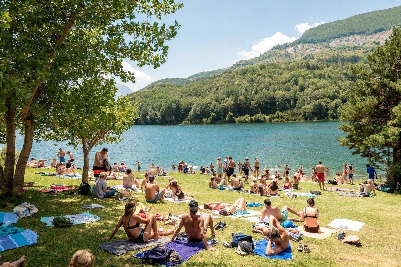 Por el día se pueden realizar numerosas actividades en el valle de Tena. 