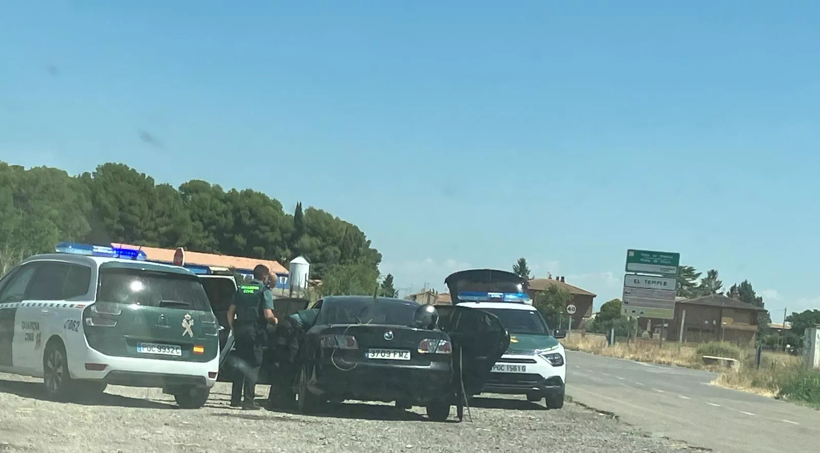 El vehículo del supuesto autor de los hurtos revisado por la Guardia Civil