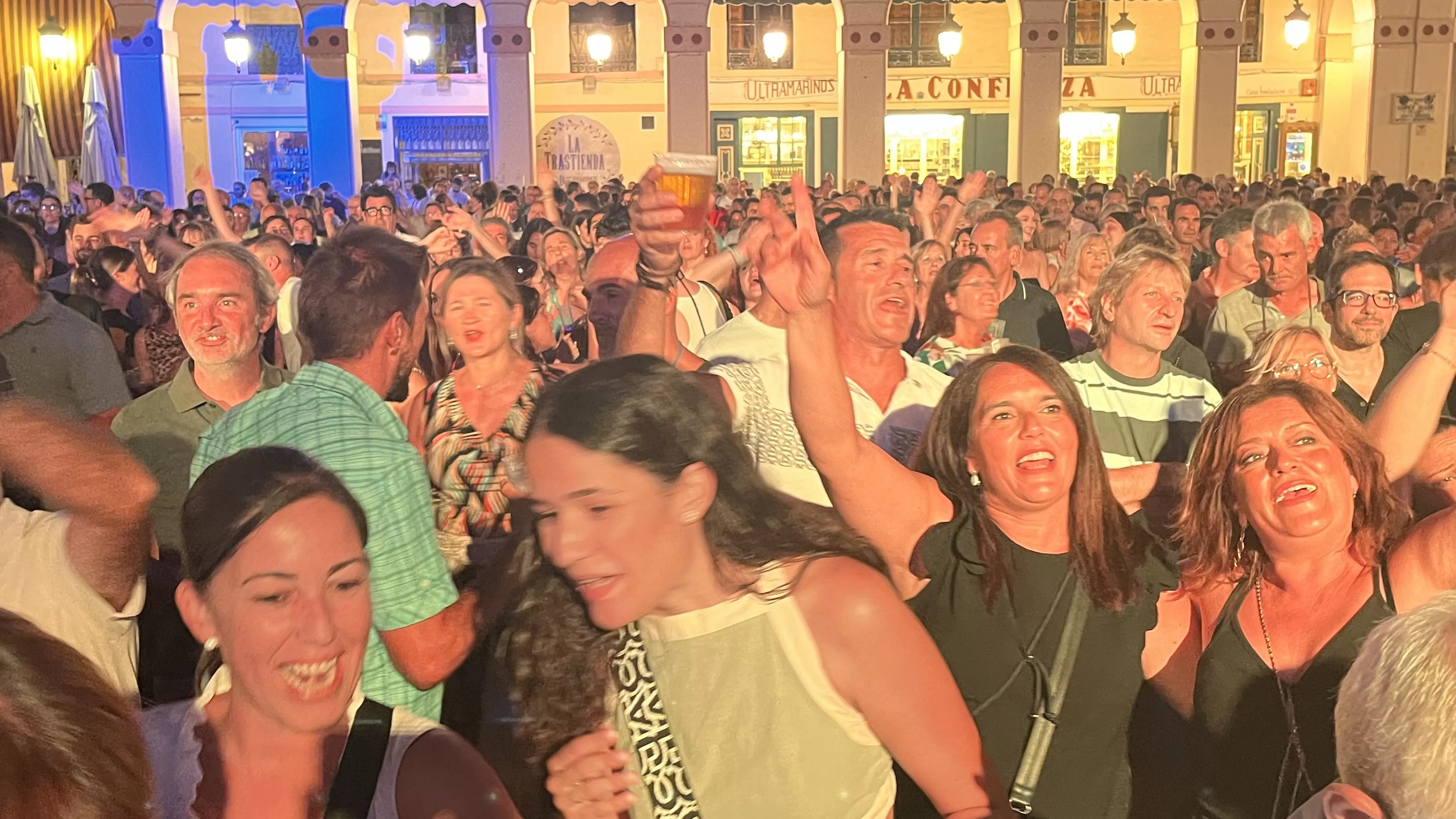 Actuación de Manacor Go! en la plaza López Allué. Foto Mercedes Manterola