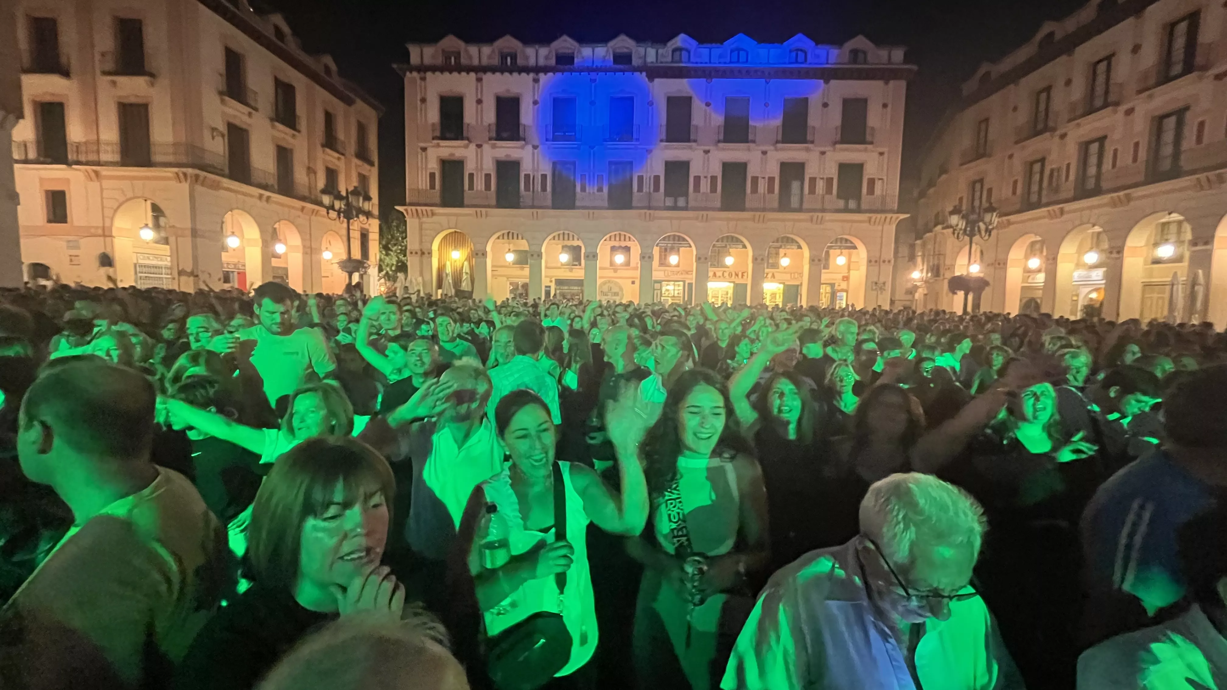 Actuación de Manacor Go! en la plaza López Allué. Foto Mercedes Manterola